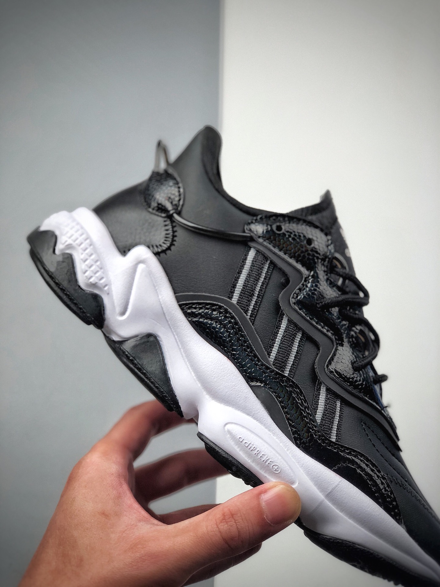 140  公司级 Adidas Originals Ozweego 简版椰子 FV2556