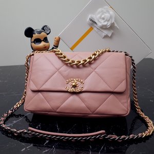Chanel Classic Flap Bag Crossbody & Shoulder Bags Sheepskin Fall/Winter Collection Chains