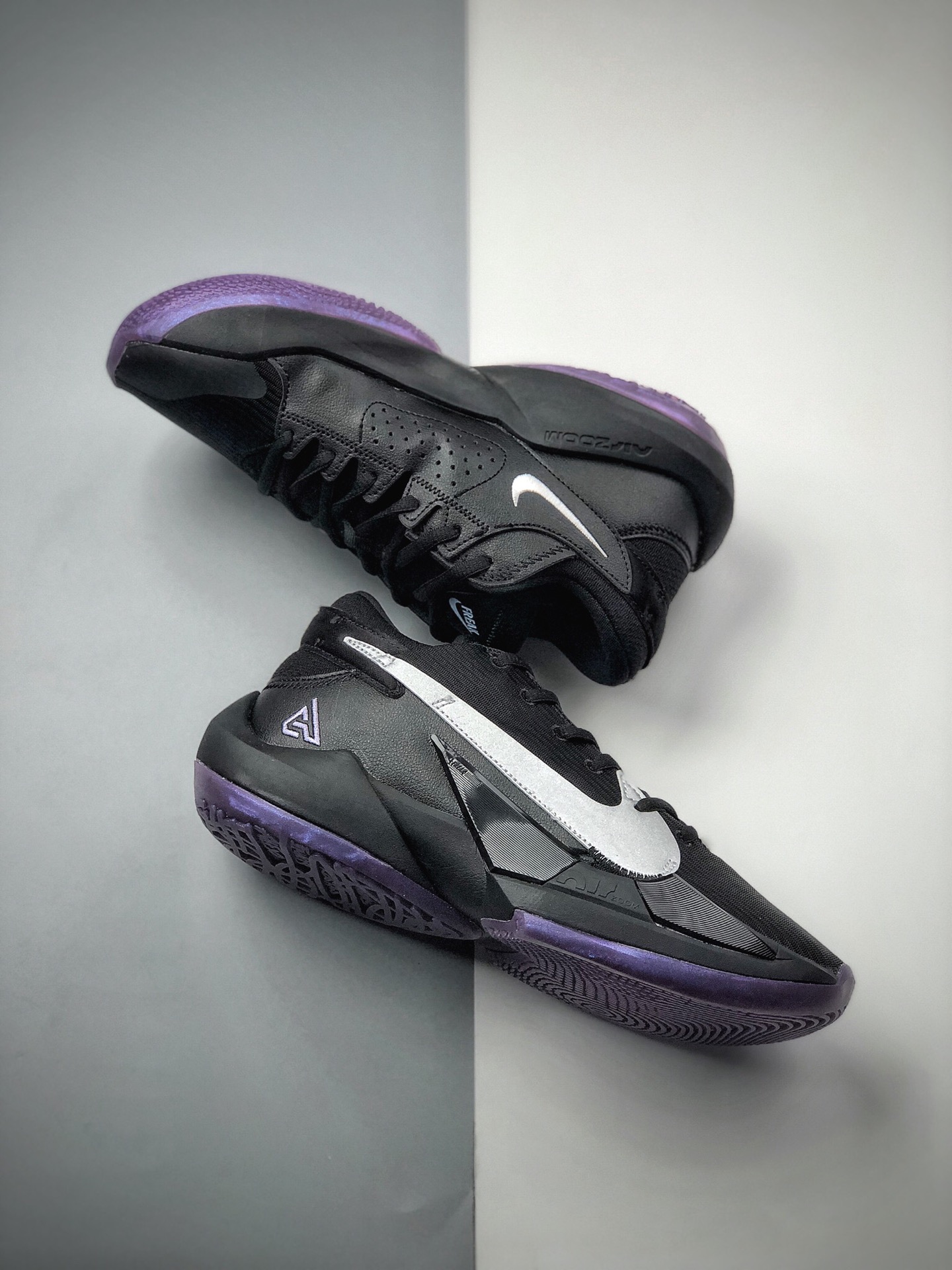 200  耐克Nike Zoom Freak 2”Black/White/Ice Blue”二代字母哥签名低帮休闲运动篮球鞋 货号：CK5424-005