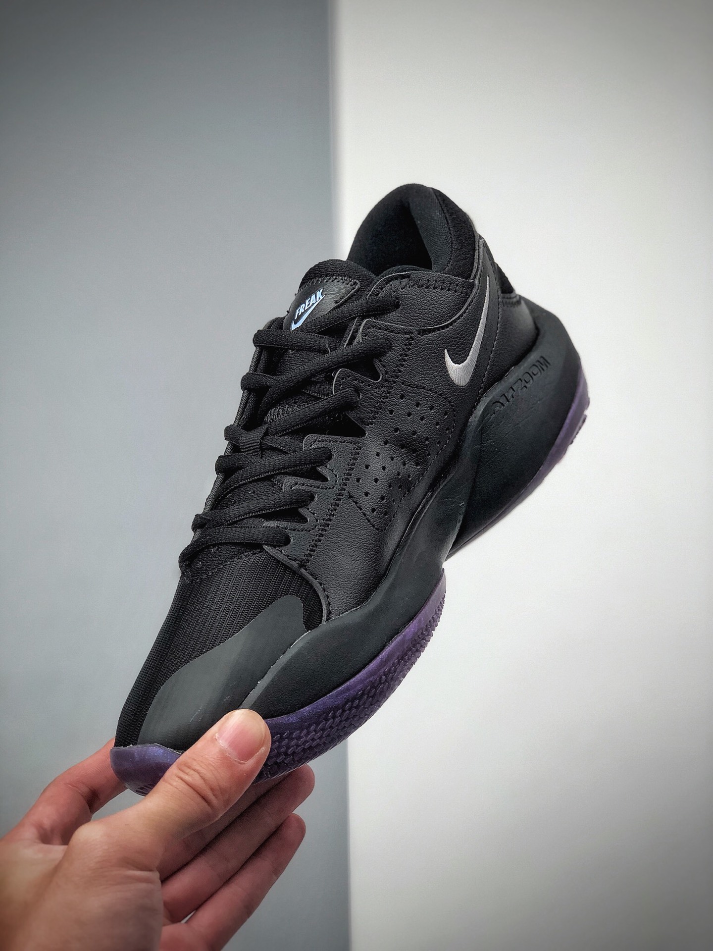 200  耐克Nike Zoom Freak 2”Black/White/Ice Blue”二代字母哥签名低帮休闲运动篮球鞋 货号：CK5424-005