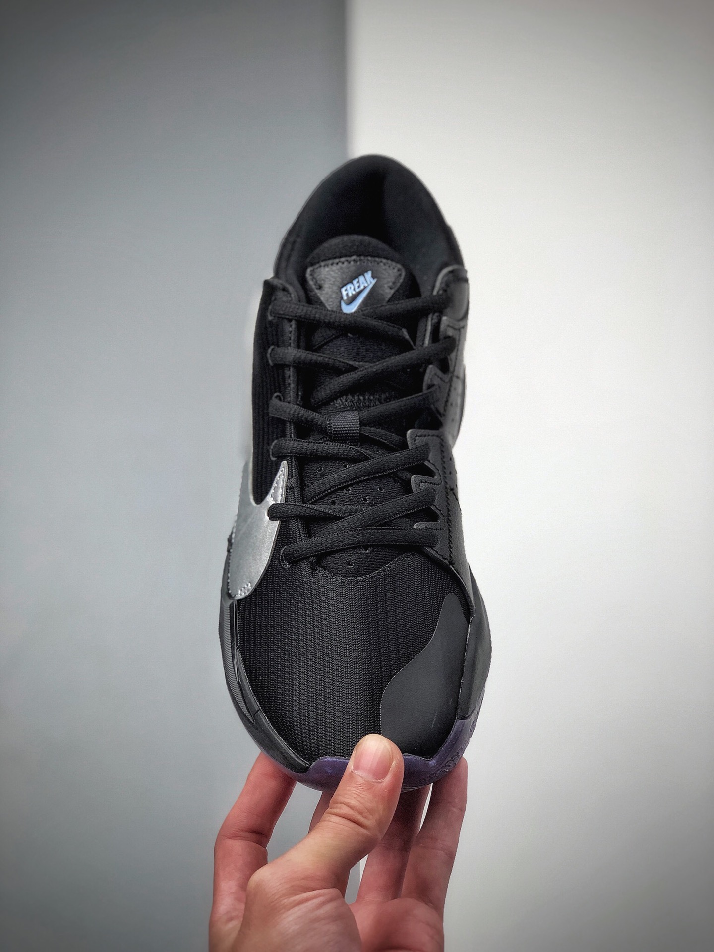 200  耐克Nike Zoom Freak 2”Black/White/Ice Blue”二代字母哥签名低帮休闲运动篮球鞋 货号：CK5424-005
