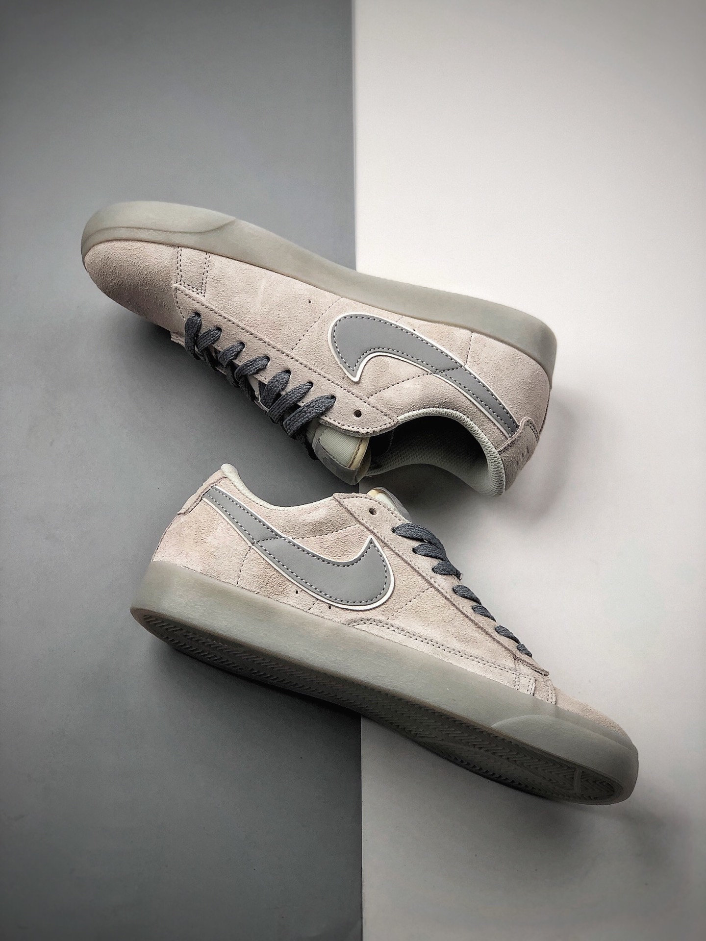 160 Nike Blazer Low Prm 开拓者低帮休闲板鞋   货号：454471-015