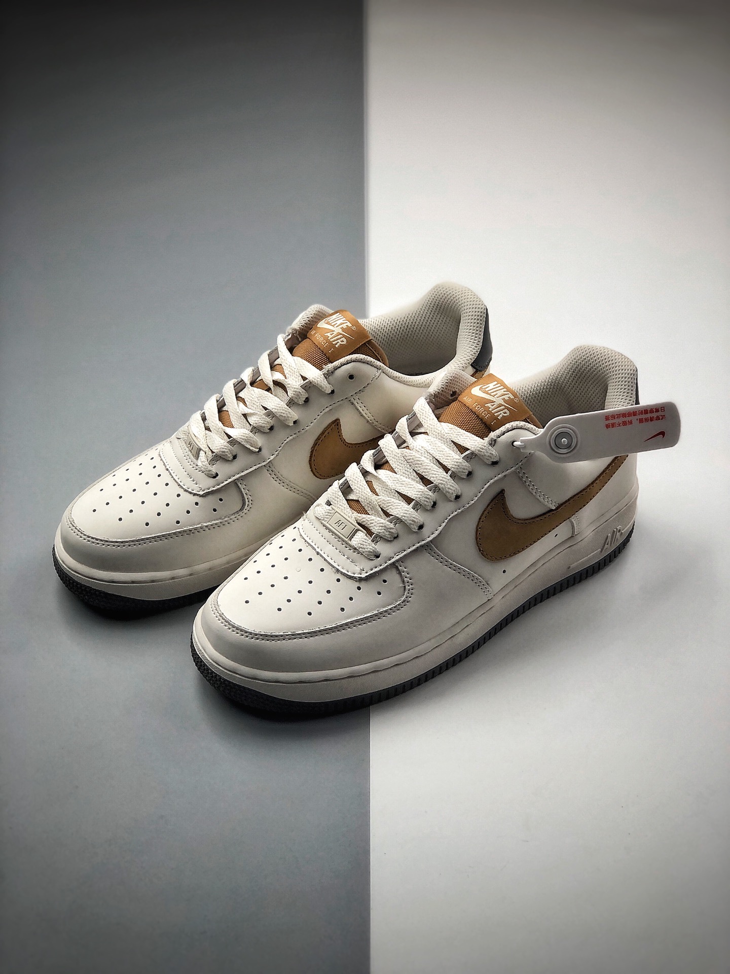 180 Nike 空军一号运动休闲板鞋  货号：318776-601