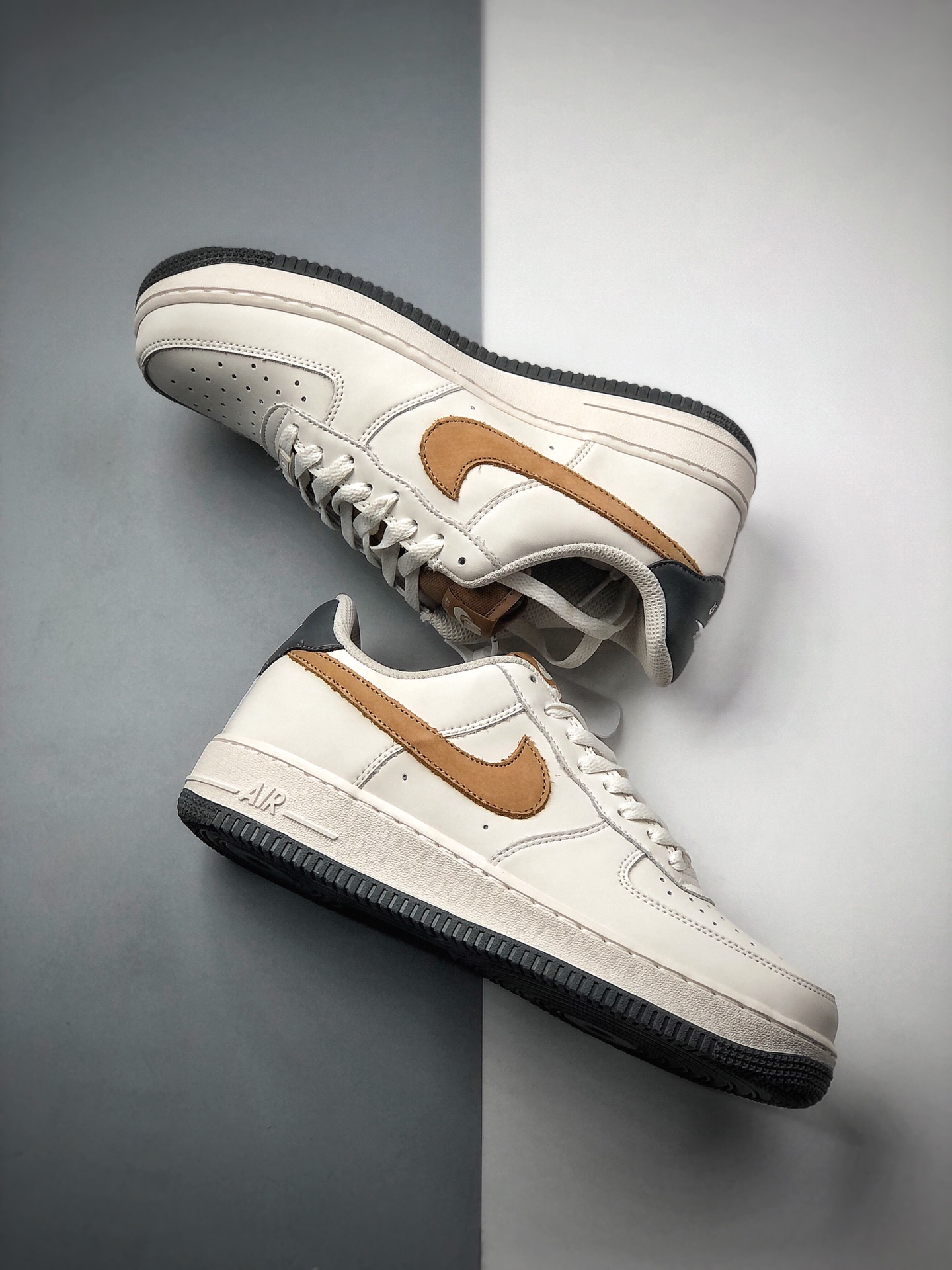 180 Nike 空军一号运动休闲板鞋  货号：318776-601