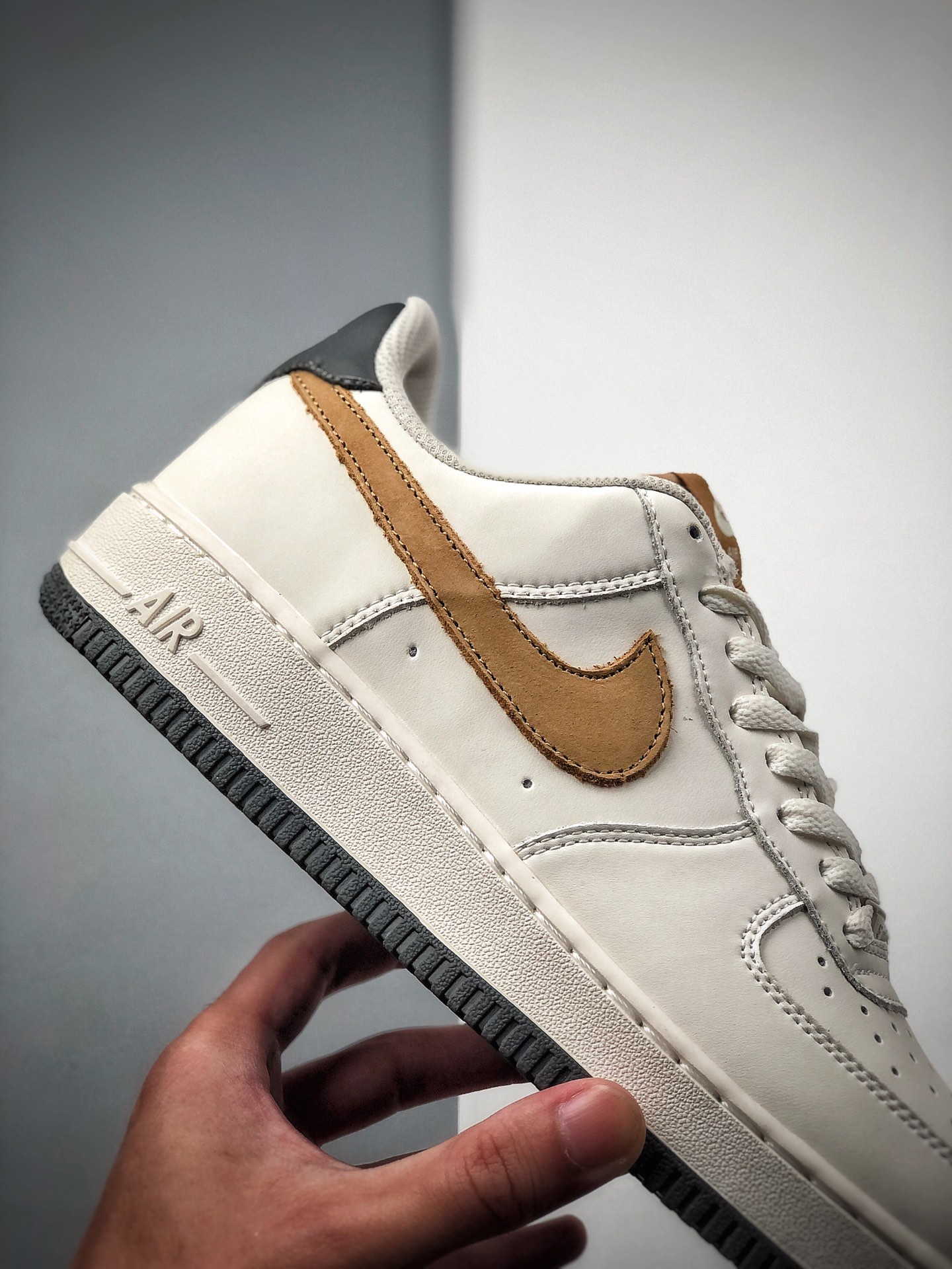 180 Nike 空军一号运动休闲板鞋  货号：318776-601