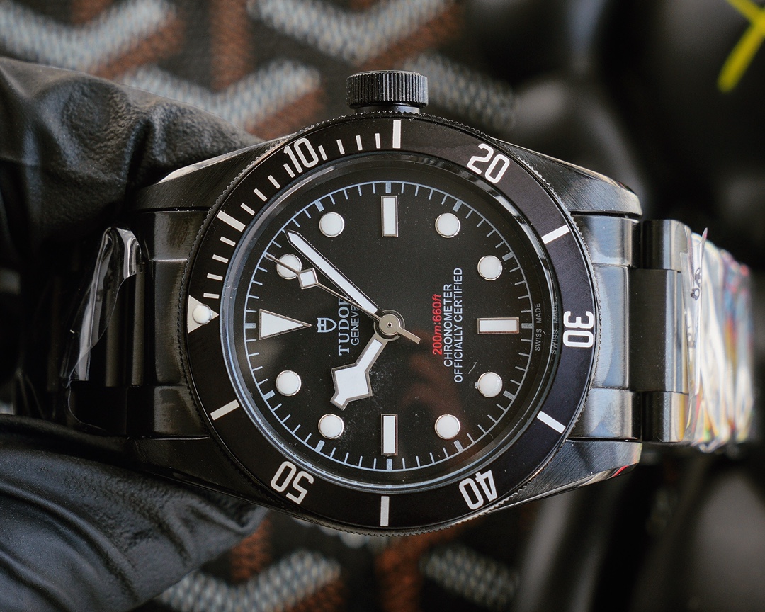 Tudor 帝舵 碧湾型系列 搭载全自动机械芯 尺寸：42mm 镀膜玻璃 精钢表带•原装扣 帝陀 全新演绎 专属您的黑骑士