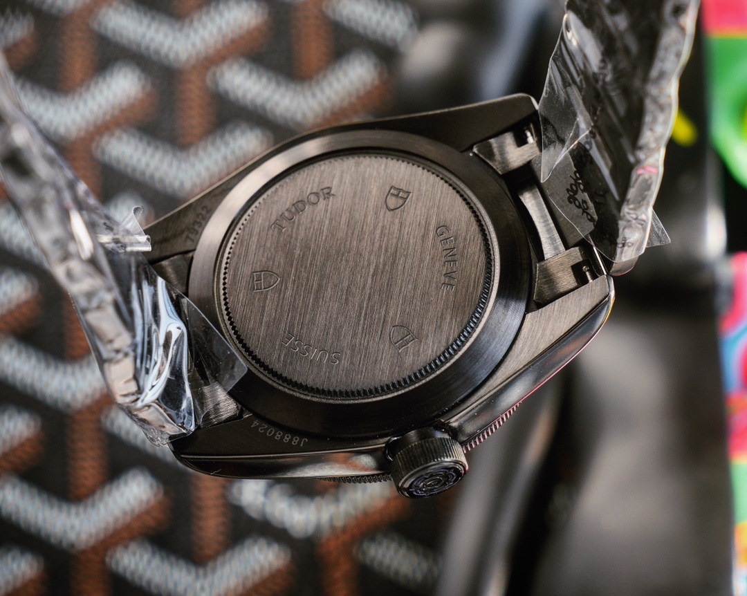 Tudor 帝舵 碧湾型系列 搭载全自动机械芯 尺寸：42mm 镀膜玻璃 精钢表带•原装扣 帝陀 全新演绎 专属您的黑骑士