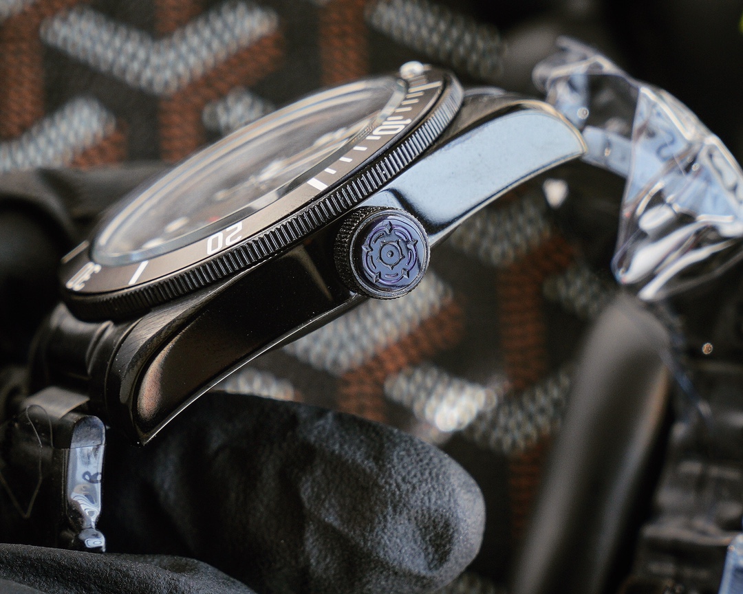 Tudor 帝舵 碧湾型系列 搭载全自动机械芯 尺寸：42mm 镀膜玻璃 精钢表带•原装扣 帝陀 全新演绎 专属您的黑骑士