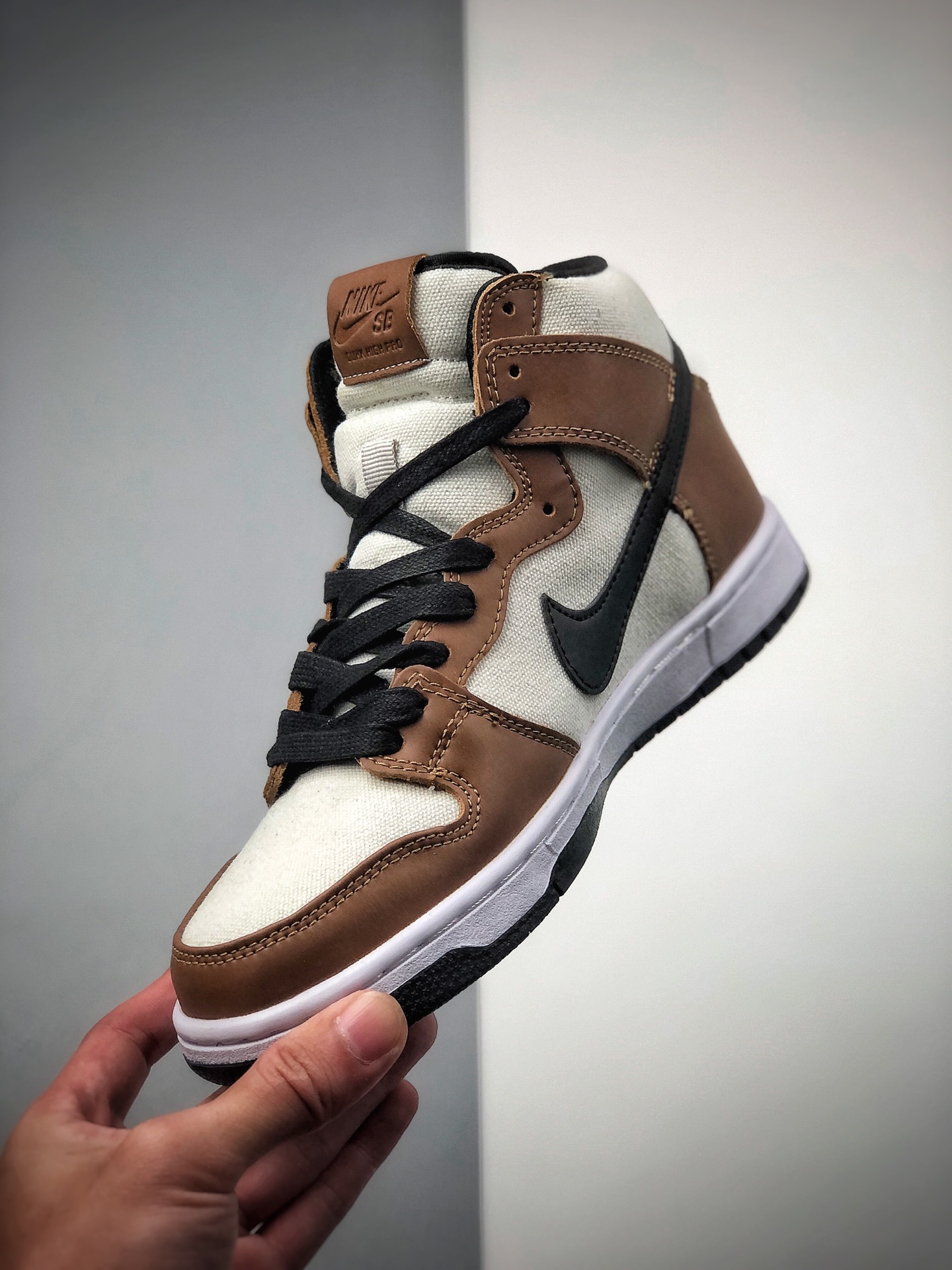 160  NK SB Dunk High Pro “Baroque Brown”   货号：BQ6826-201