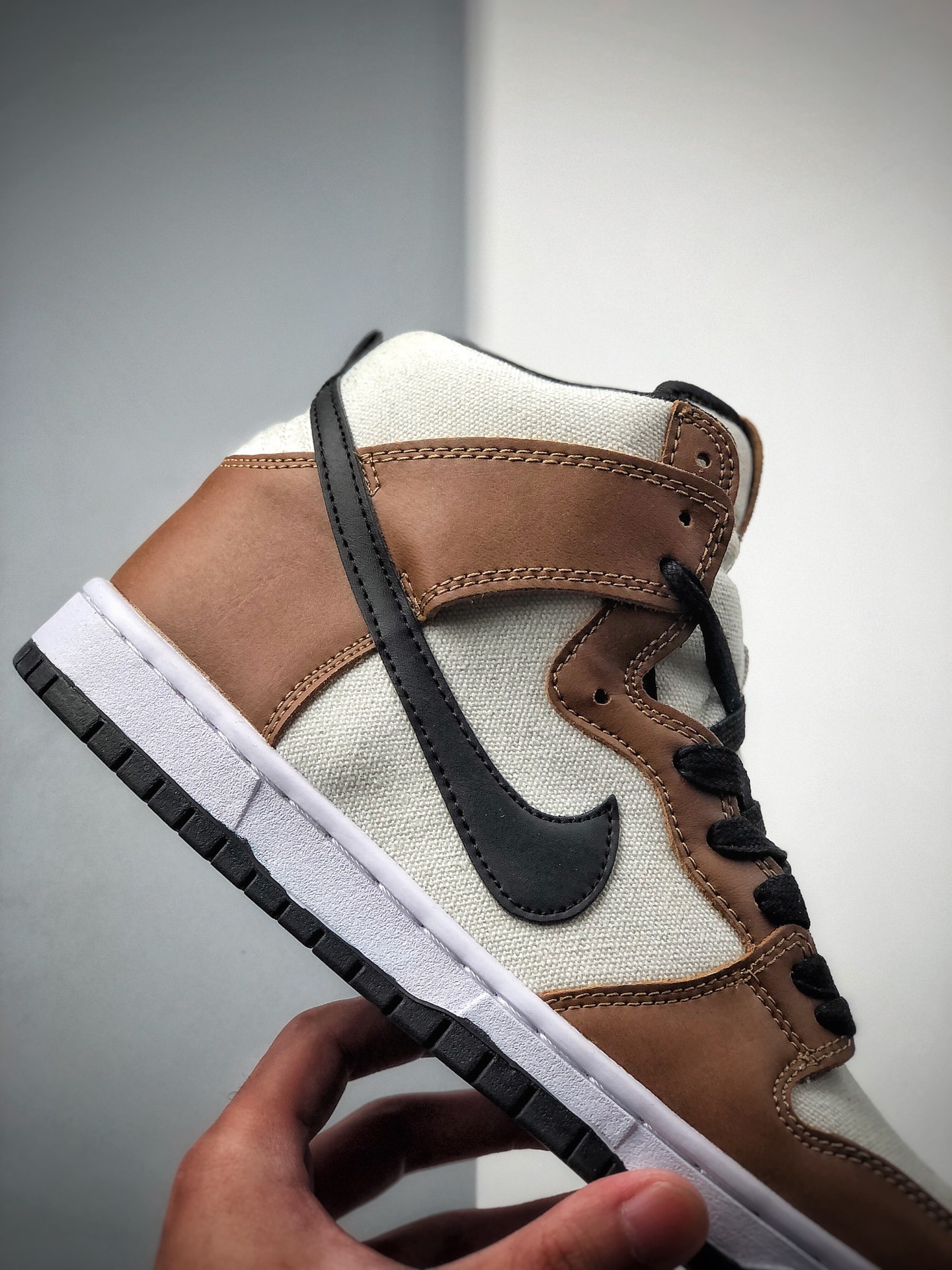 160  NK SB Dunk High Pro “Baroque Brown”   货号：BQ6826-201