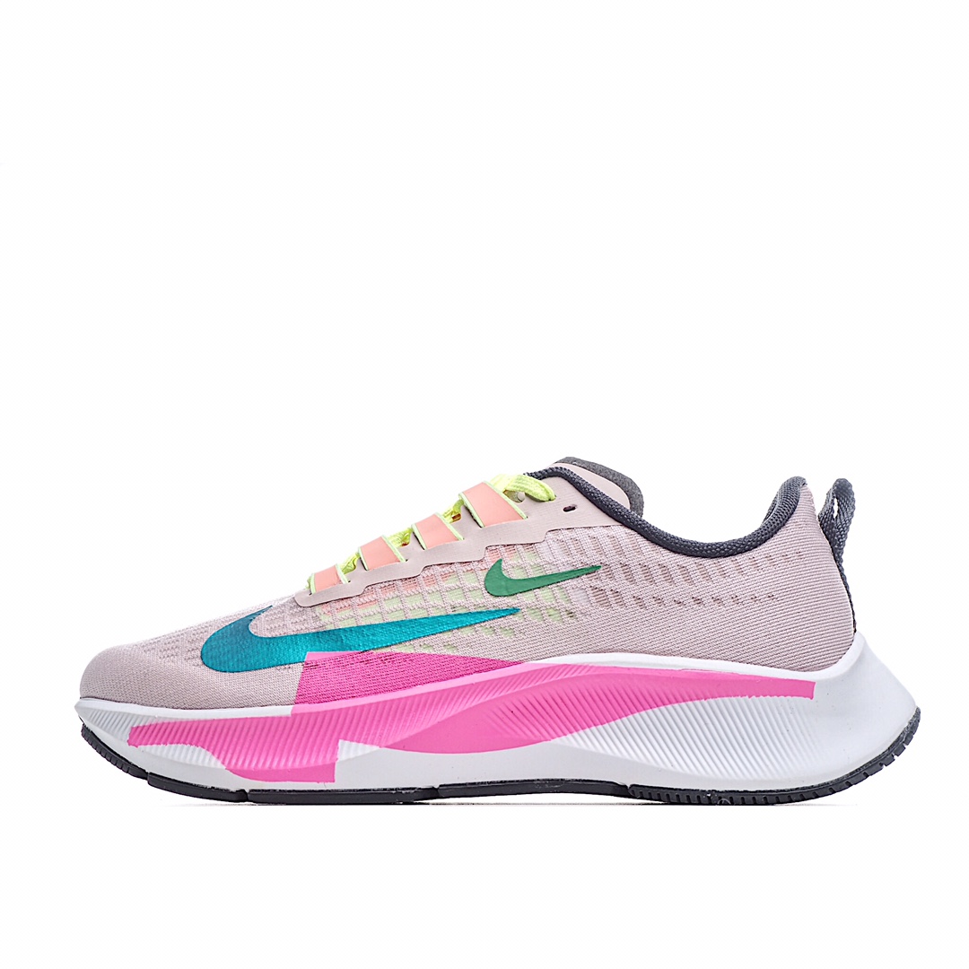 G5 NIKE Zoom Pegasus 37 登月37代 透气缓震疾速跑鞋 采用透气网眼鞋面搭配外翻式鞋口为脚跟区域营造出色舒适度 而在鞋底部分 搭载全掌型ZOOM AIR配置 锐意革新缓震系统 缔造平稳顺畅的自然步履体验