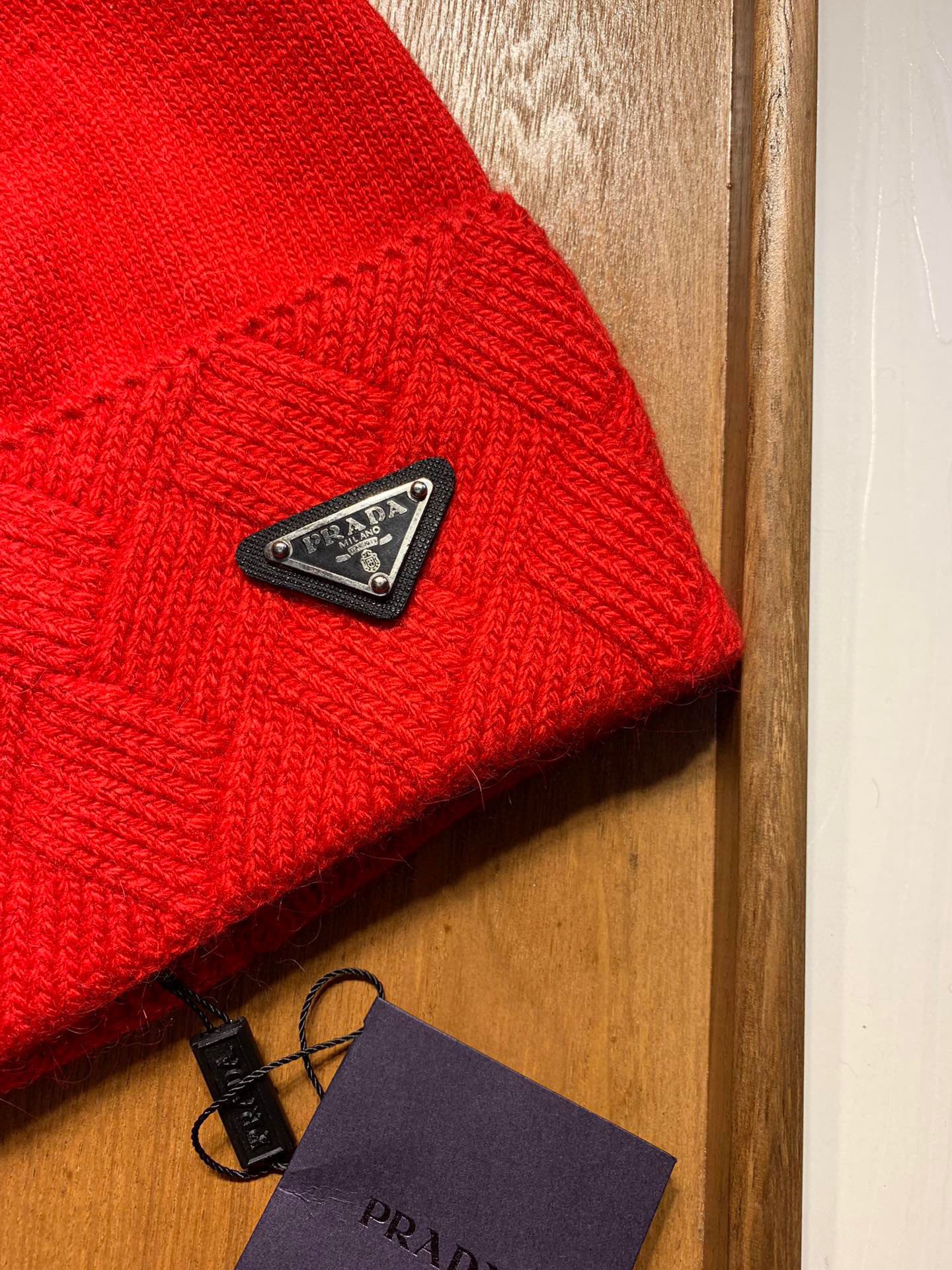 🌹。Prada。【羊毛单帽-带狐狸毛球】客供小羊毛！珍贵典藏的灵魂帽子！客供色纱.每个颜色都非常好看！经