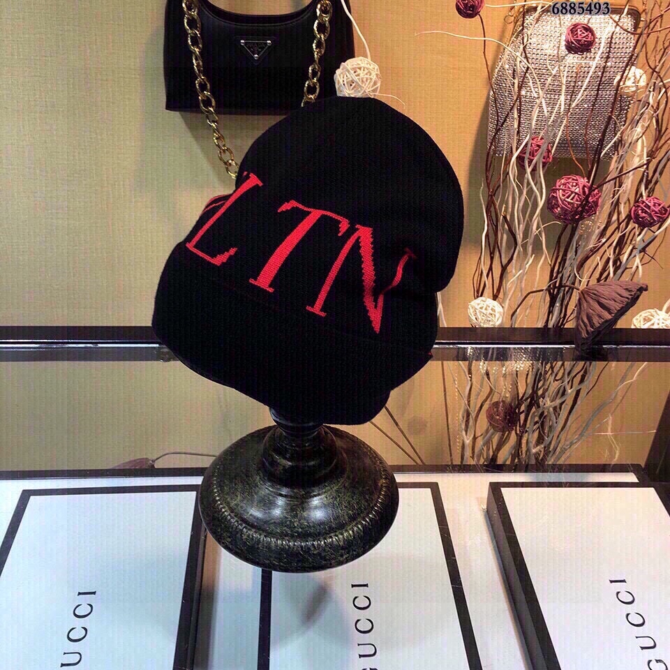 [Valentino Hats]Valentino 2020 AutumnWinter Fine Knitted Woolen Hat Super hot