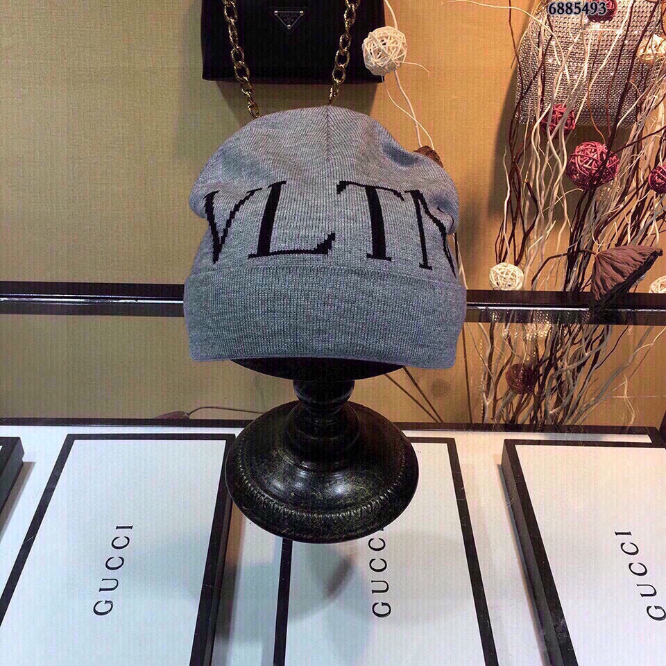 [Valentino Hats]Valentino 2020 AutumnWinter Fine Knitted Woolen Hat Super hot