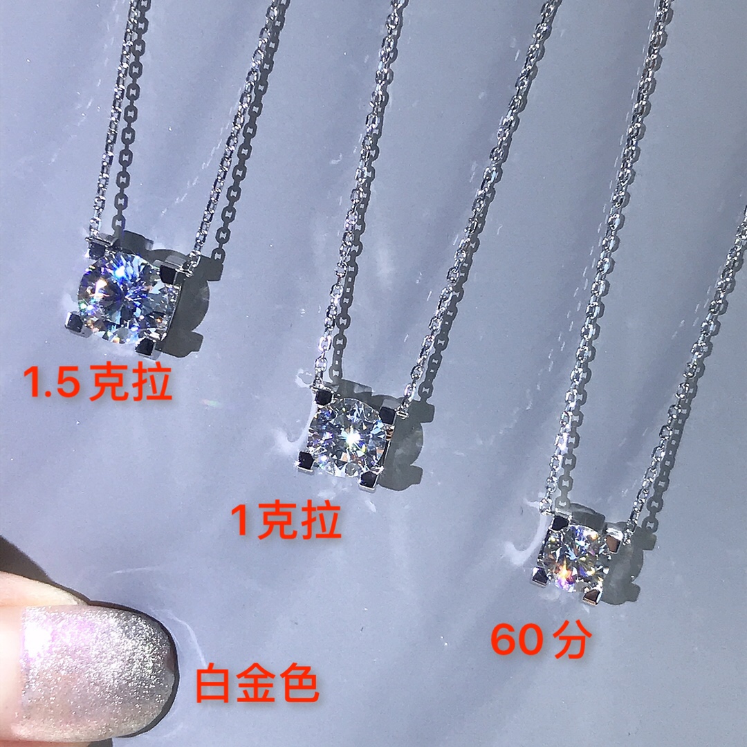 NO:714386,C de Cartier horn necklace in white gold. The whole piece is CNC carved, three-dimensional and without dead ends. It is perfect. The tail plate is also customized according to ZP. The grinding tool is definitely not bought anywhere in the market. I can't show its texture in real photos. The raw material cutting fire of the diamond is better than Swarovski first-grade diamond. AAAAA are all clouds. The chain is customized with ZP chain. Each small circle of the chain is very delicate. It is plated with really thick gold. The color is very high-end. It is definitely not the low red of gold.  Instant delivery from stock, cartier, necklace, Cartier high-end jewelry19860909C de Cartier牛角项链白金色 整件CNC精雕,°立体无死角,非常的完美 尾牌也是我们按Zp定制开磨具绝非是市场随处买的 我这实物拍摄也根本无法把它的质感呈现出来 钻比施华洛一级钻的原料切割火彩还要更好 AAAAA都是浮云 链子用Zp链定制 每个链子小圈都精致的很 镀真厚金,颜色非常高级,绝非金的low红low 现货秒发,,cartier,necklace,卡迪亚高端饰品,Jewelry