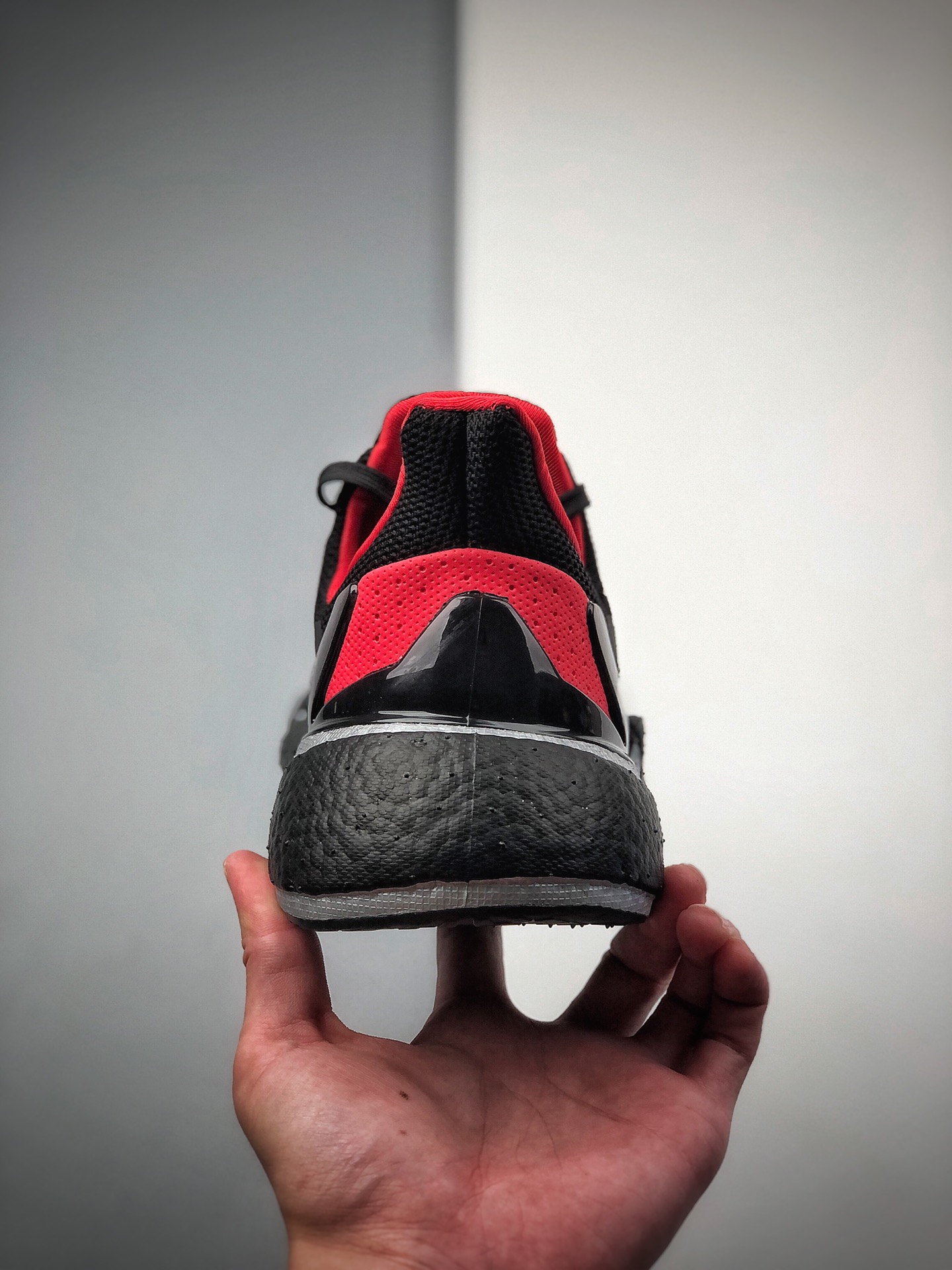 220  全网新品首发 adidas Boost X9000L4 系列款式整体造型极具速度感FY0778