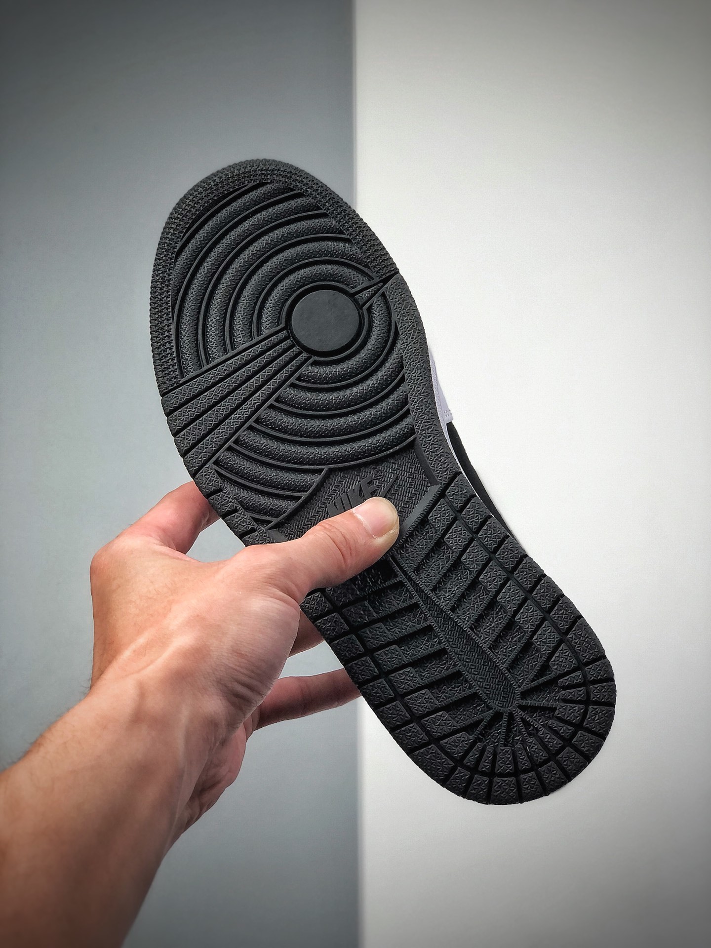 280  Nike Air Jordan 1 MID AJ1乔丹1代中邦 真标原盒 牛头层荔枝纹鞋面 554724-113