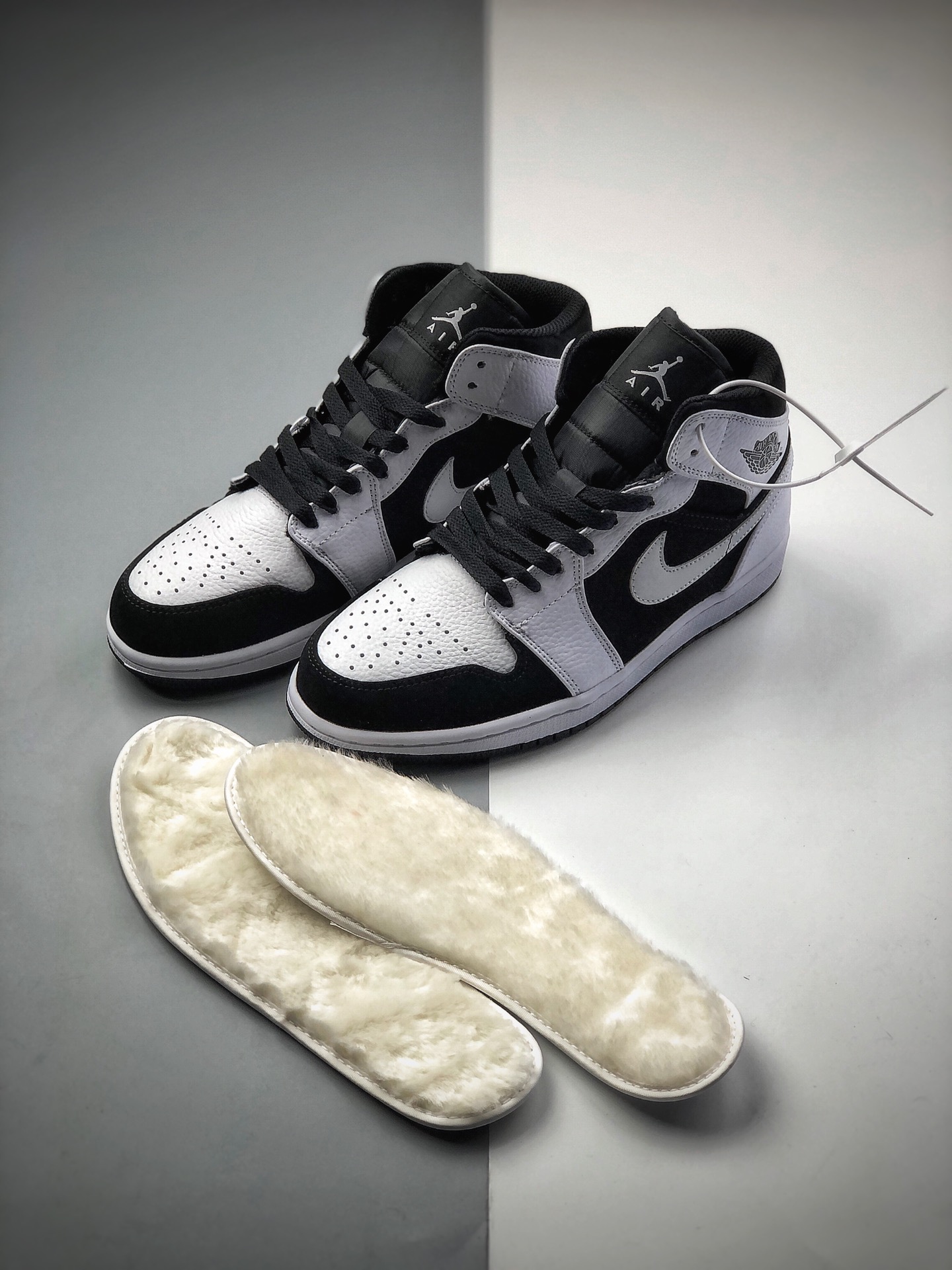 280  Nike Air Jordan 1 MID AJ1乔丹1代中邦 真标原盒 牛头层荔枝纹鞋面 554724-113
