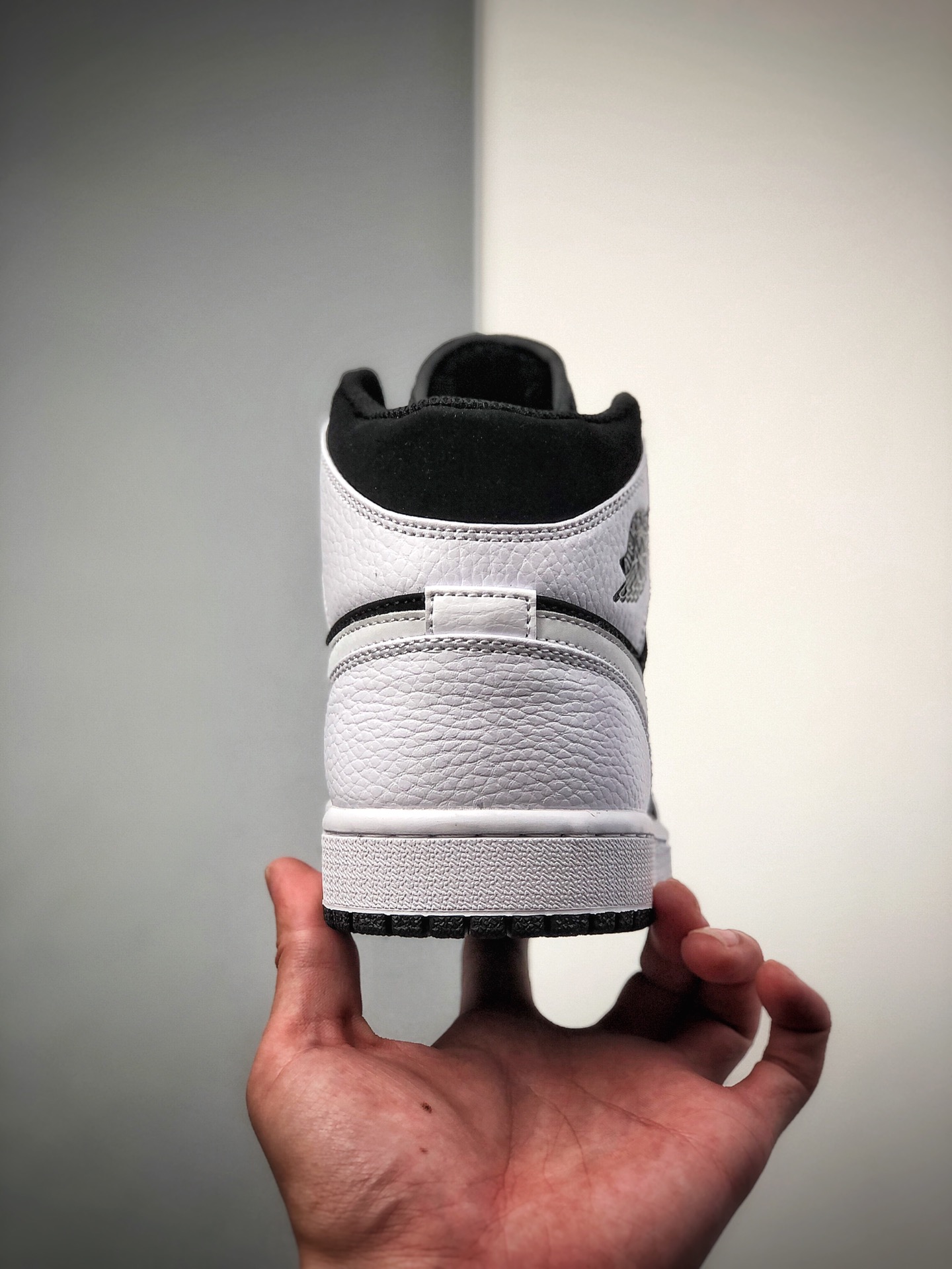 280  Nike Air Jordan 1 MID AJ1乔丹1代中邦 真标原盒 牛头层荔枝纹鞋面 554724-113