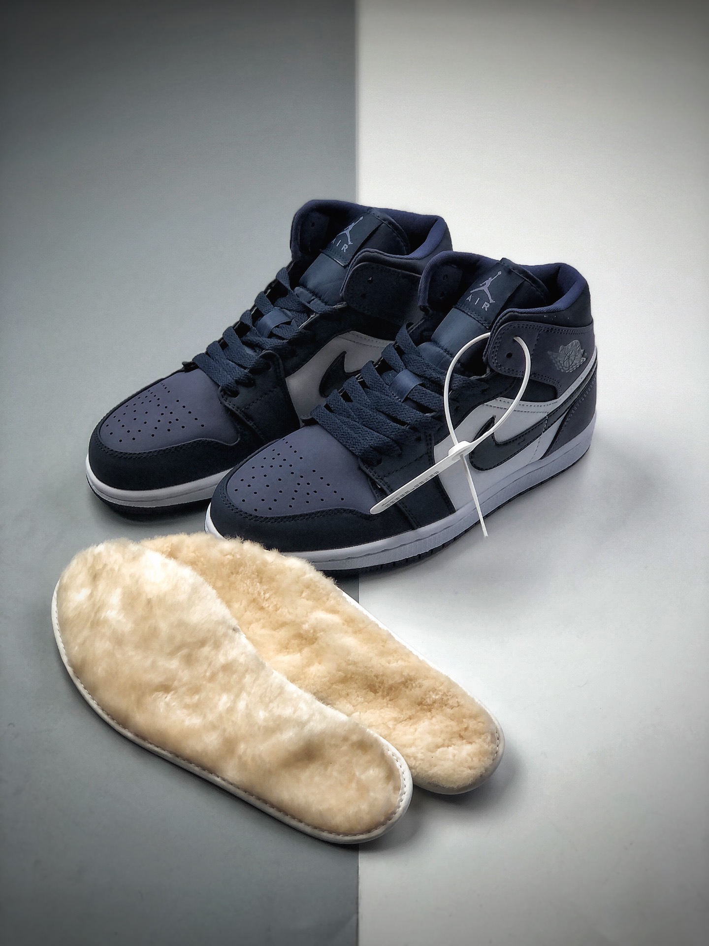280  （UGG AJ1联名加绒款）Nike Air Jordan 1 MID AJ1乔丹1代中邦 真标原盒 牛头层荔枝纹鞋面 554724-445