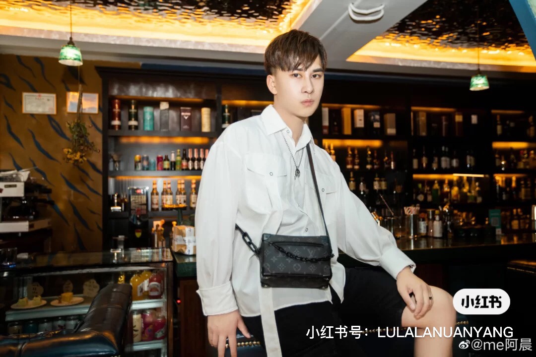 不同年龄_
演绎出不同的味道_
唯有一个共同点“帅气”
