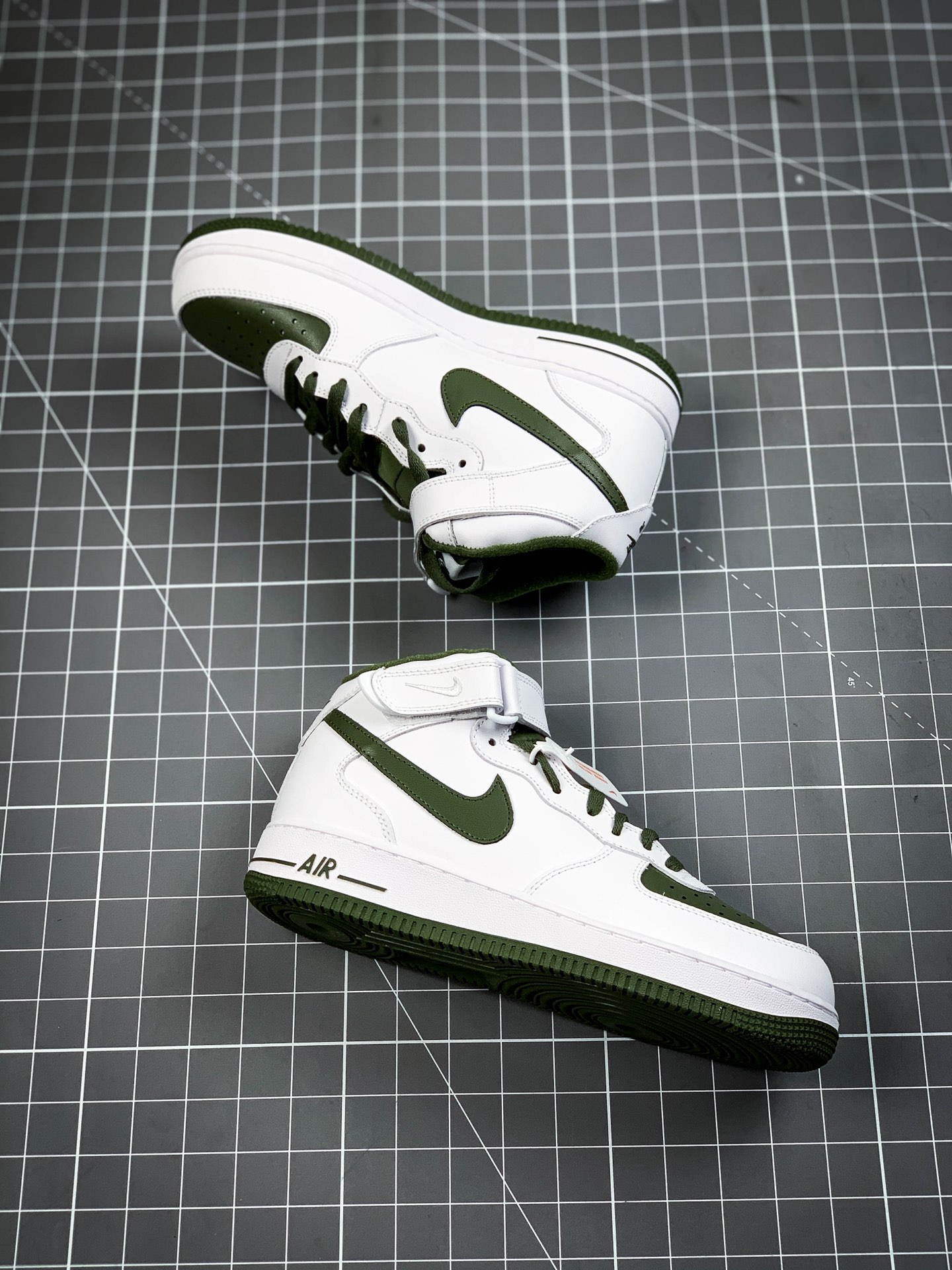 220 NK Air Force 1 '07  Mid Leather ”White/University Red” AO2424-102