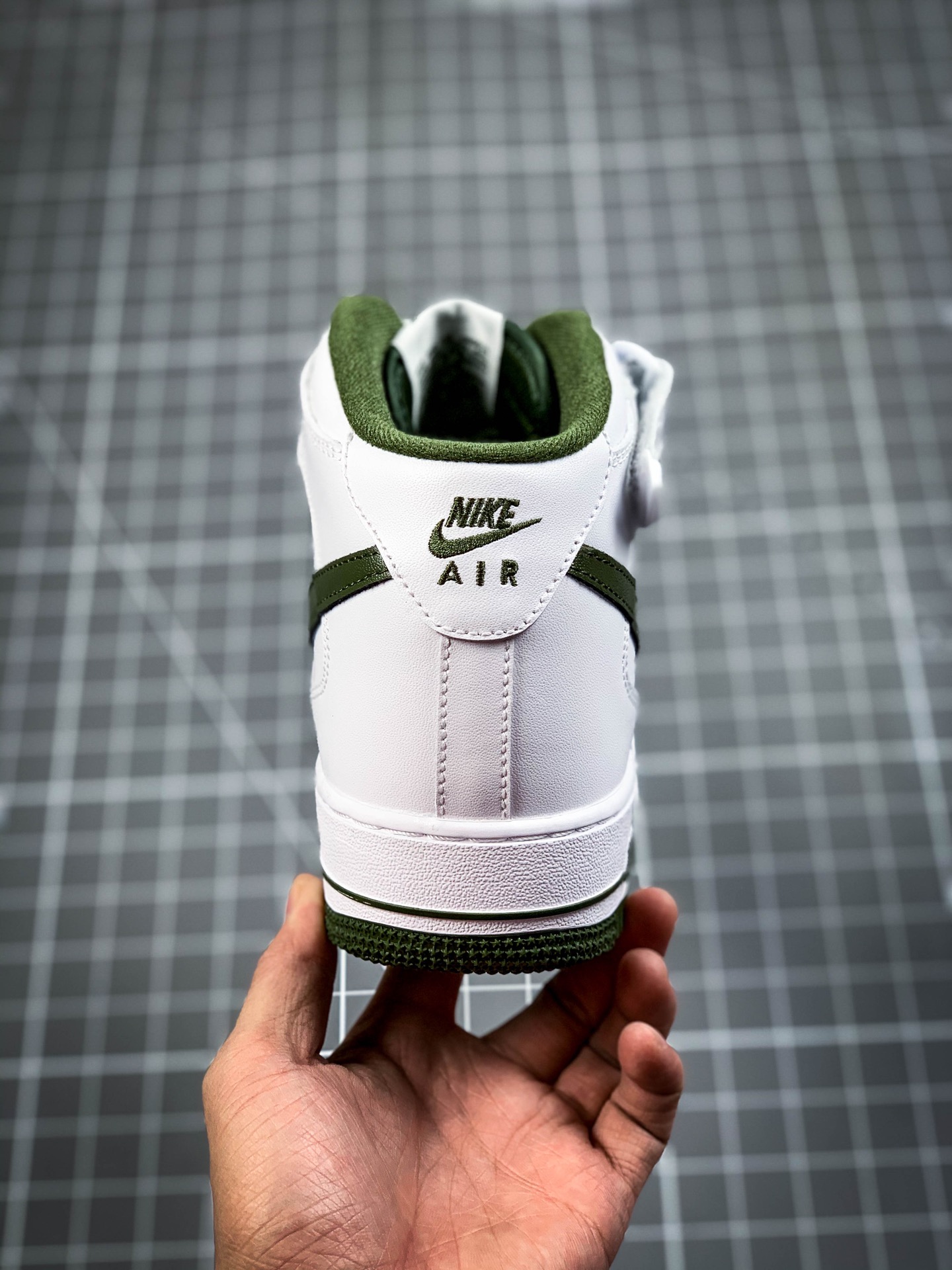 220 NK Air Force 1 '07  Mid Leather ”White/University Red” AO2424-102