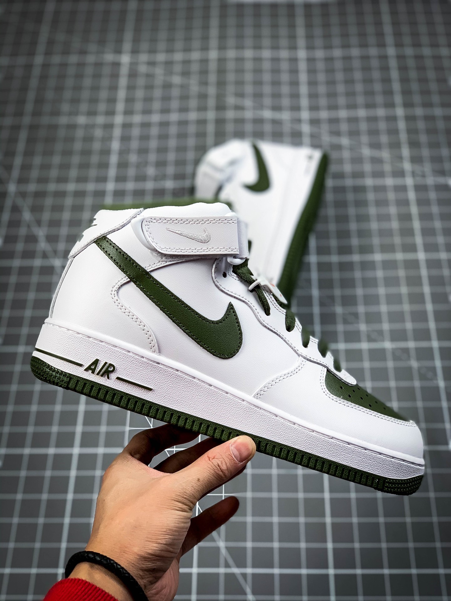 220 NK Air Force 1 '07  Mid Leather ”White/University Red” AO2424-102