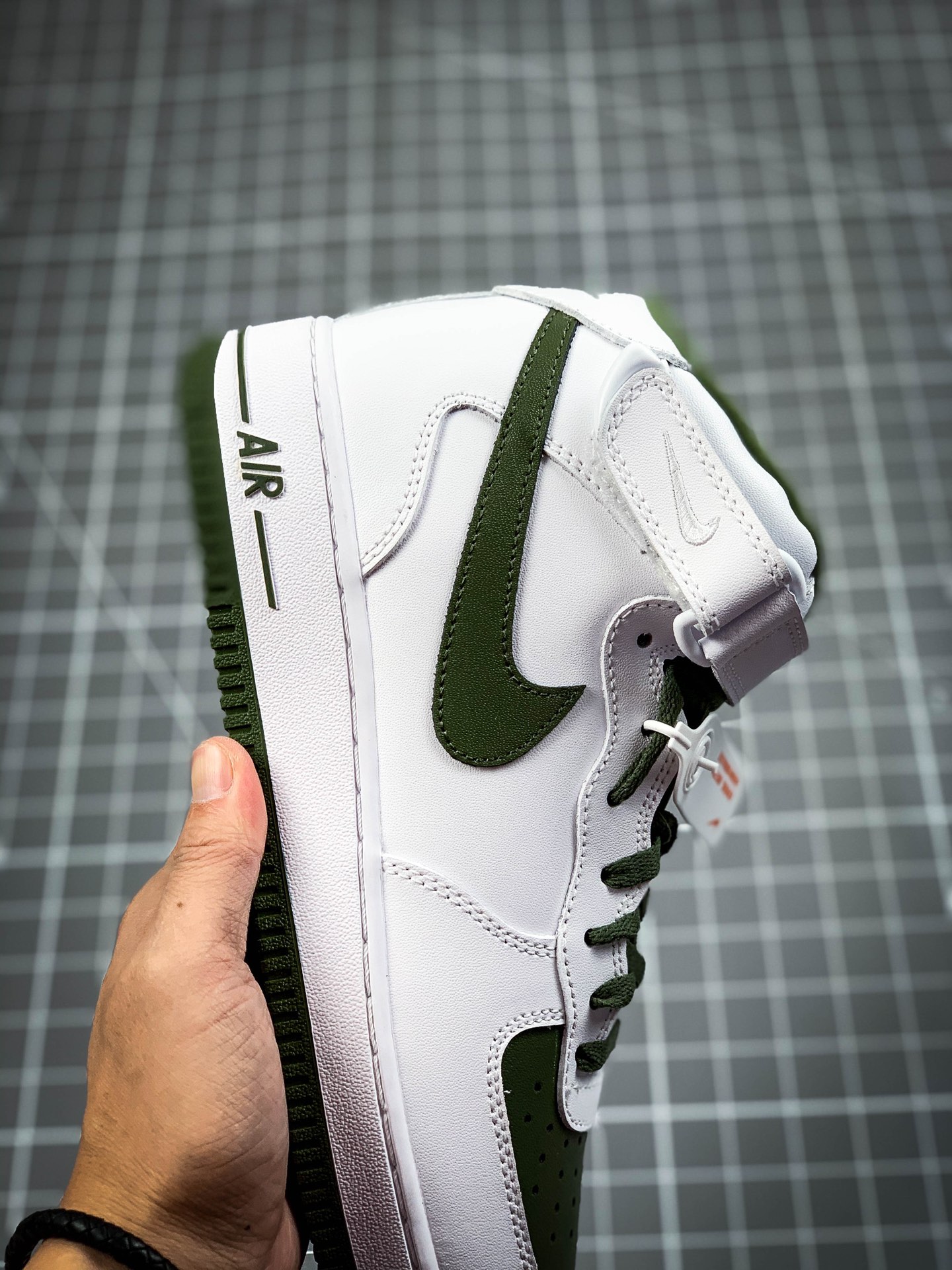 220 NK Air Force 1 '07  Mid Leather ”White/University Red” AO2424-102
