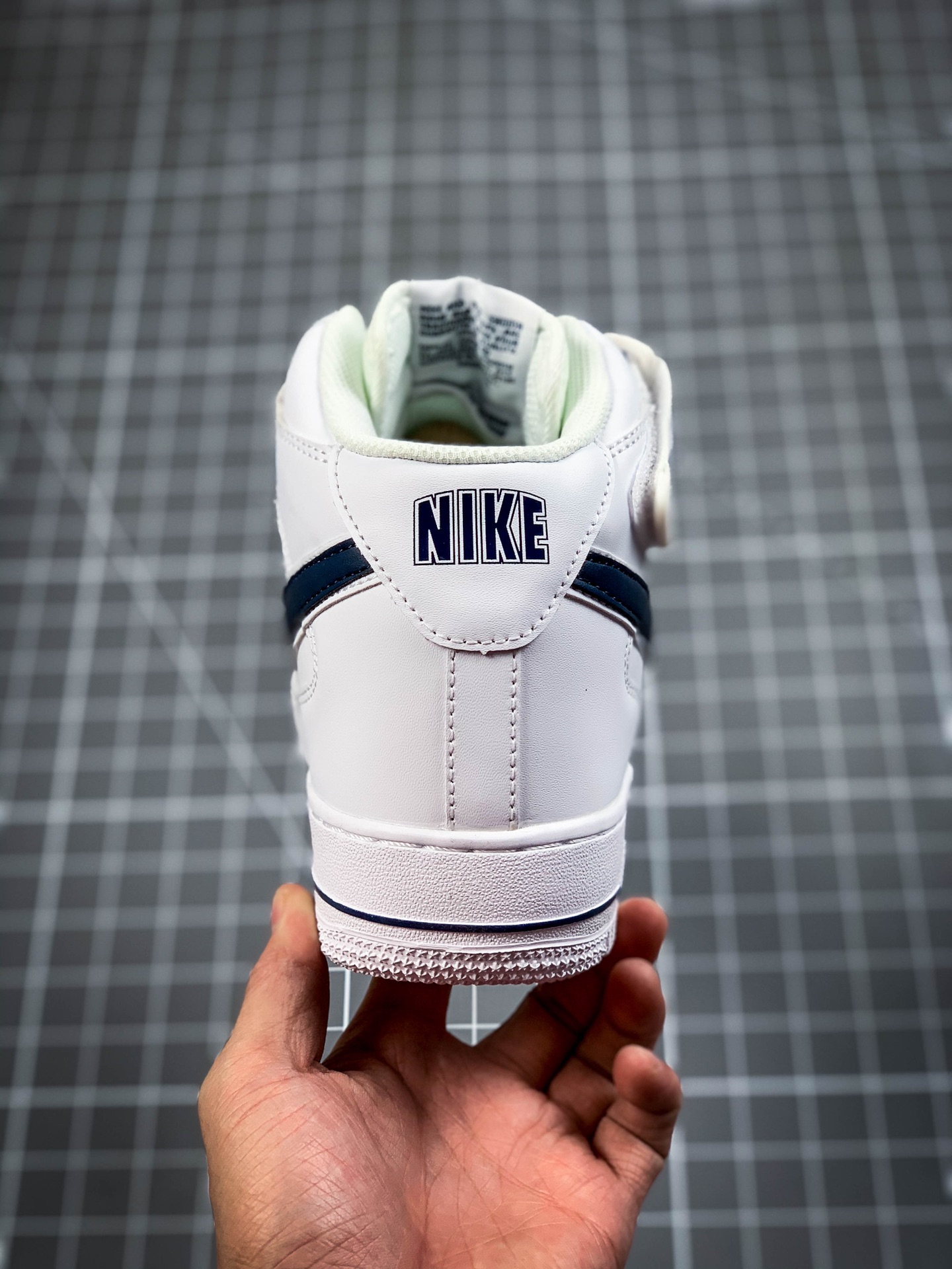 220 公司级#耐克 Nike Air Force 1 Mid'07 经典空军一号中帮休闲运动板鞋  货号：AO2424-103
