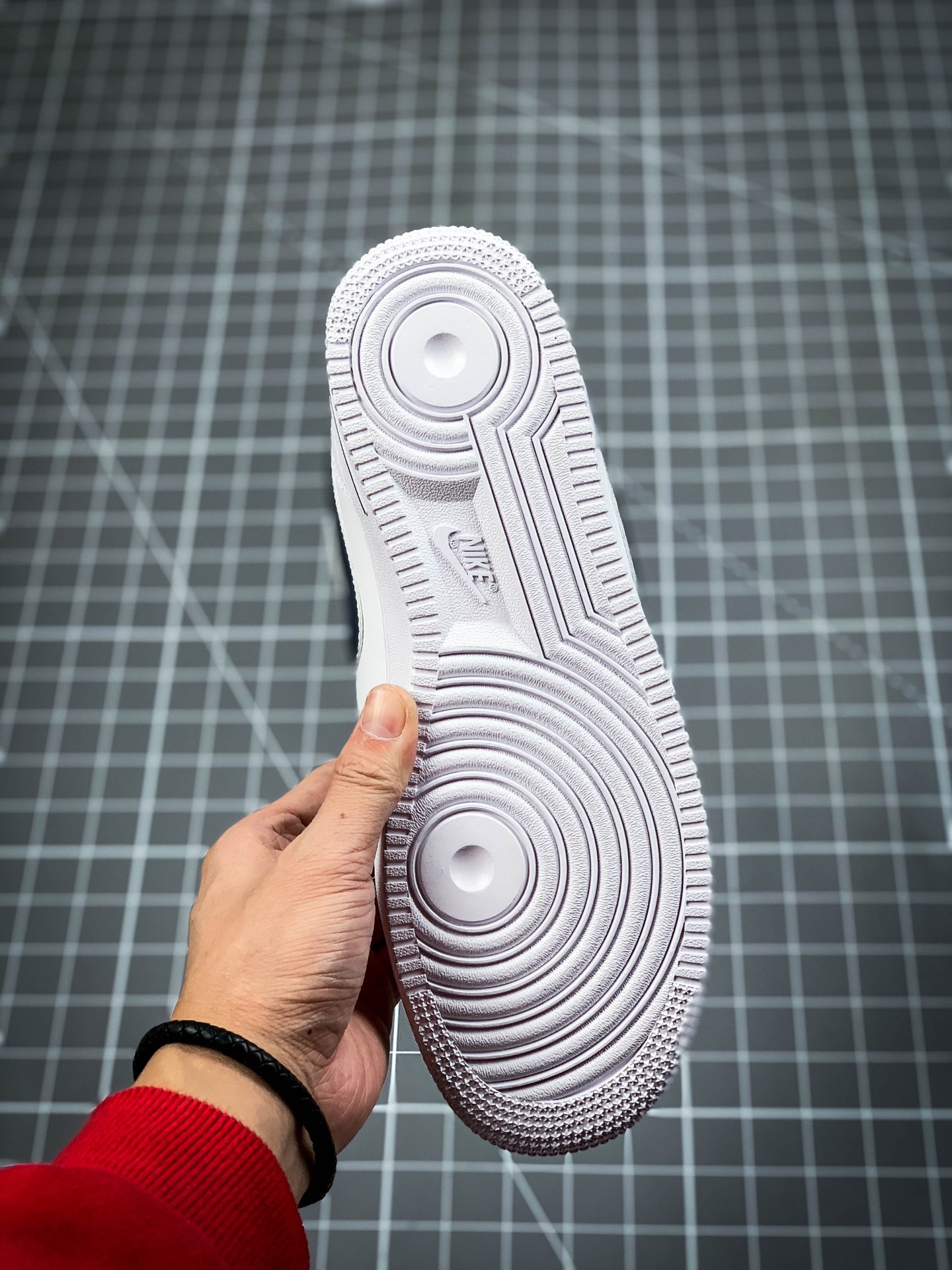 220 公司级#耐克 Nike Air Force 1 Mid'07 经典空军一号中帮休闲运动板鞋  货号：AO2424-103