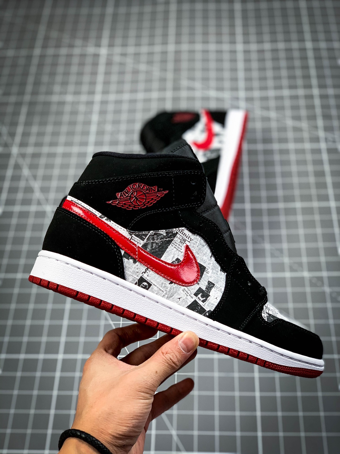 240 Air Jordan 1 Mid AJ1乔1中帮文化篮球鞋  体育画报 报纸 女鞋7孔BQ6931-061