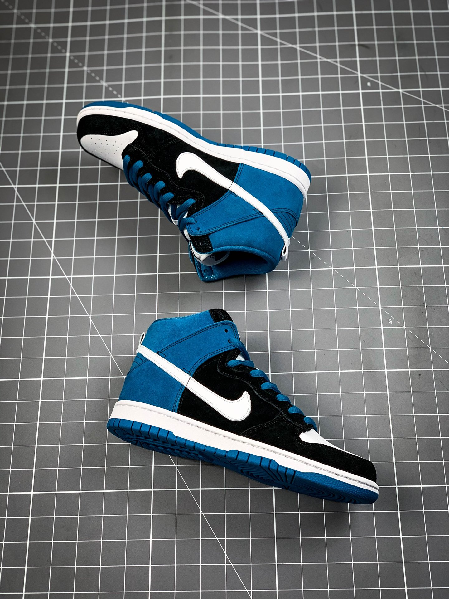 260  Nike SB Zoom Dunk High 高帮运动休闲滑板鞋 305050-014
