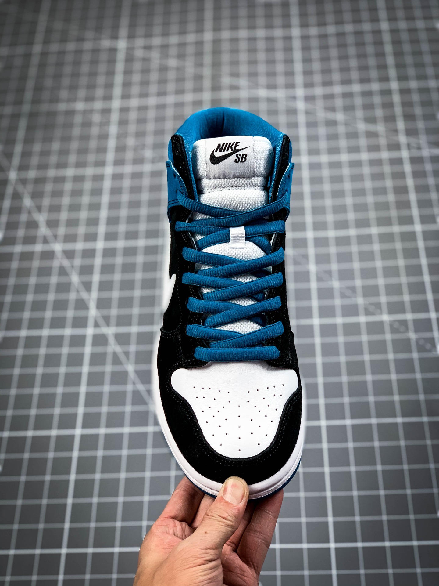 260  Nike SB Zoom Dunk High 高帮运动休闲滑板鞋 305050-014