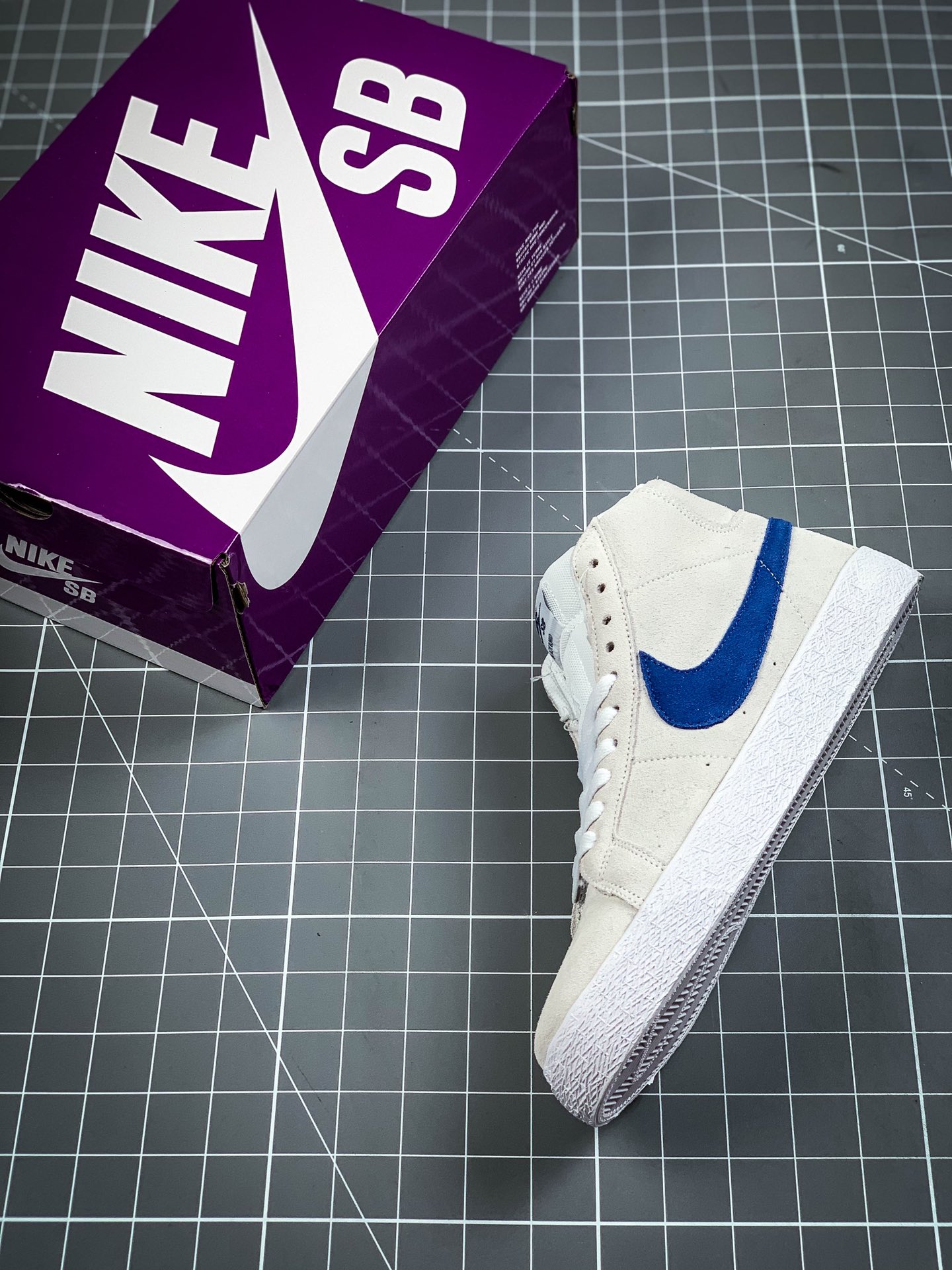 220 公司级#耐克Nike Blazer Mid 灰白/红白 开拓者系列 864349-104