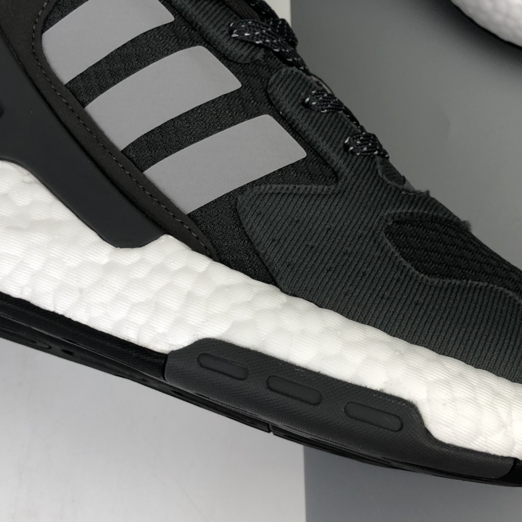 220 Adidas Originals 2020 Day Jogger Boost 三叶草2020版慢跑者系列高弹复古休闲运动跑鞋 夜行者二代 FW3019