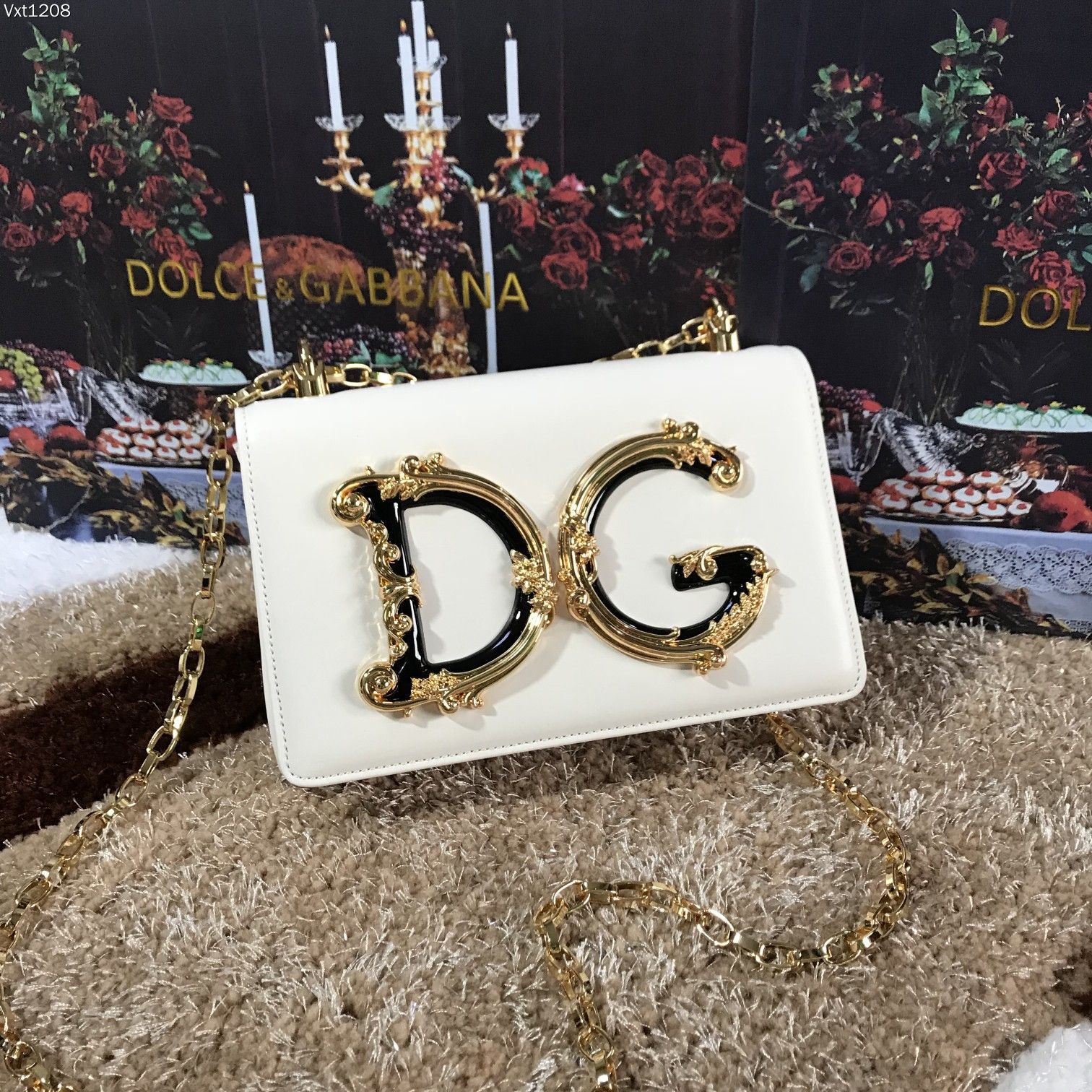 Dolce&Gabbana杜嘉班纳顶级原单细腻手工制造系列斜挎包采用进口原材料正面点缀树脂底镀真金DG徽