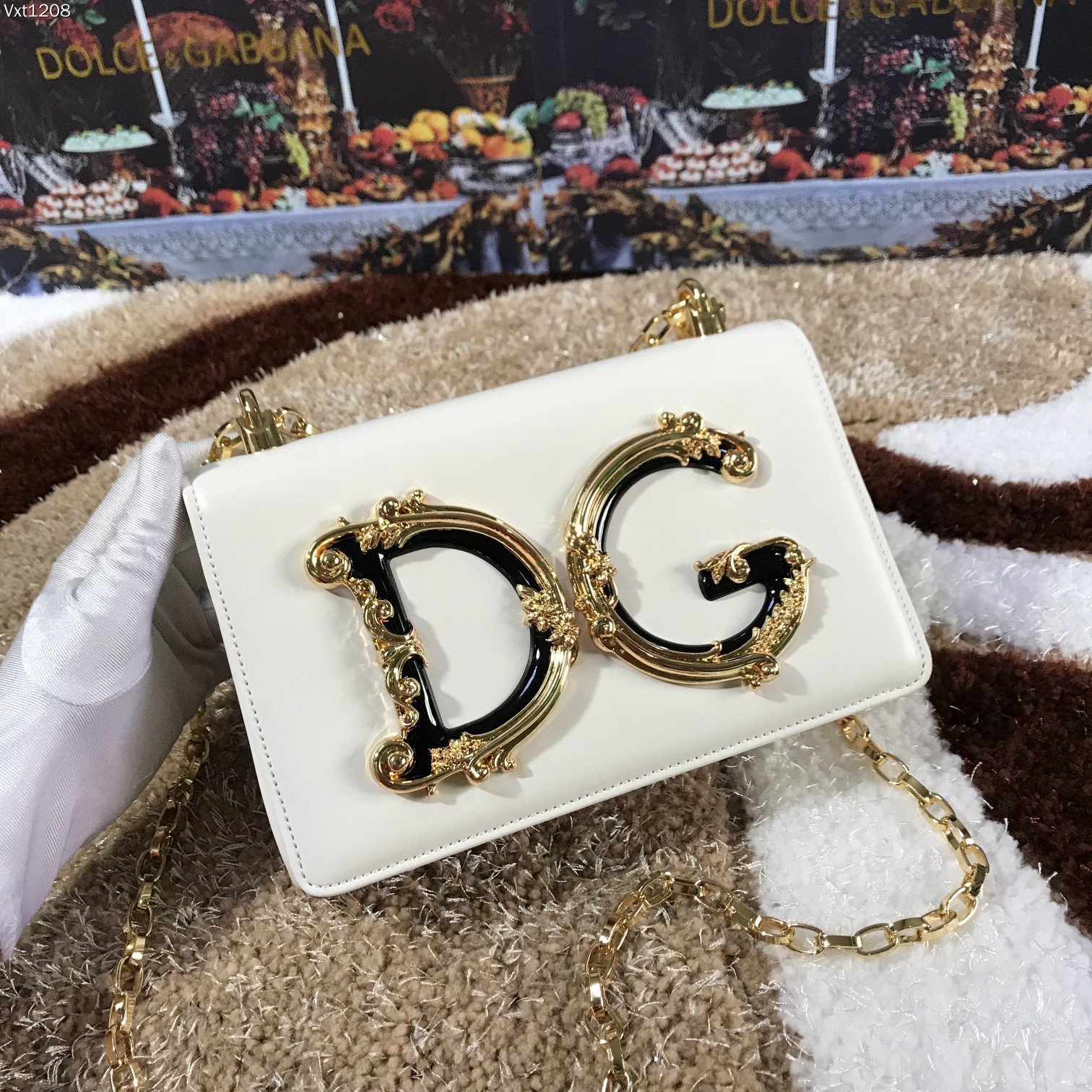 Dolce&Gabbana杜嘉班纳顶级原单细腻手工制造系列斜挎包采用进口原材料正面点缀树脂底镀真金DG徽