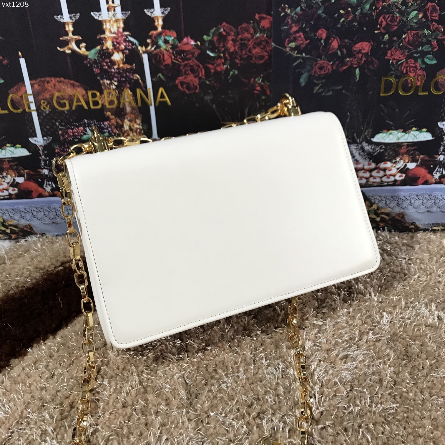 Dolce&Gabbana杜嘉班纳顶级原单细腻手工制造系列斜挎包采用进口原材料正面点缀树脂底镀真金DG徽