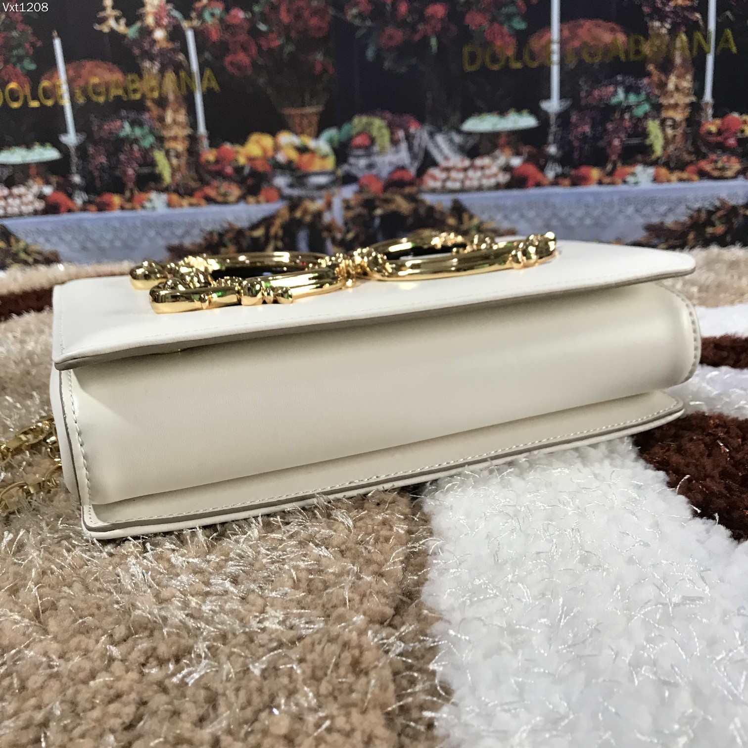 Dolce&Gabbana杜嘉班纳顶级原单细腻手工制造系列斜挎包采用进口原材料正面点缀树脂底镀真金DG徽