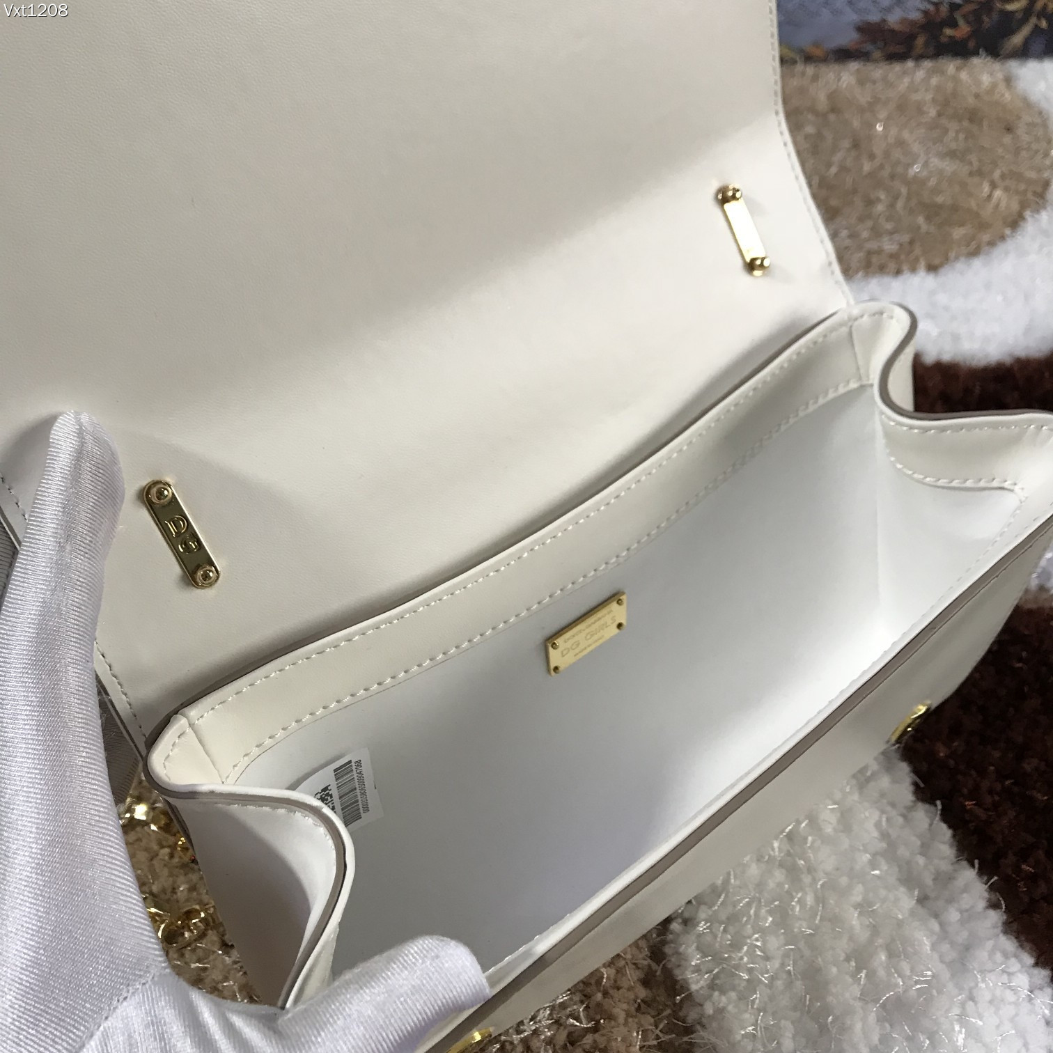 Dolce&Gabbana杜嘉班纳顶级原单细腻手工制造系列斜挎包采用进口原材料正面点缀树脂底镀真金DG徽