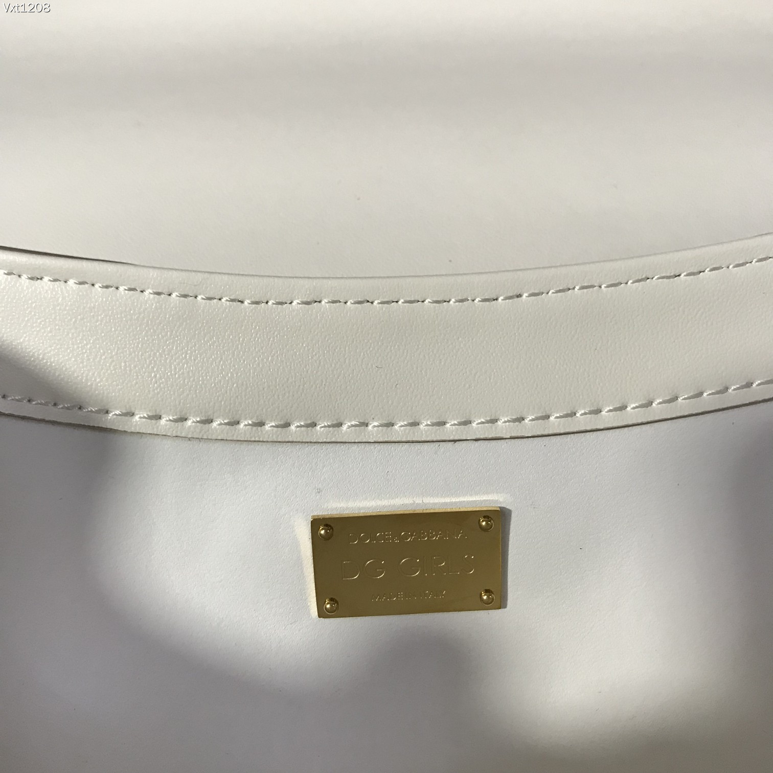 Dolce&Gabbana杜嘉班纳顶级原单细腻手工制造系列斜挎包采用进口原材料正面点缀树脂底镀真金DG徽