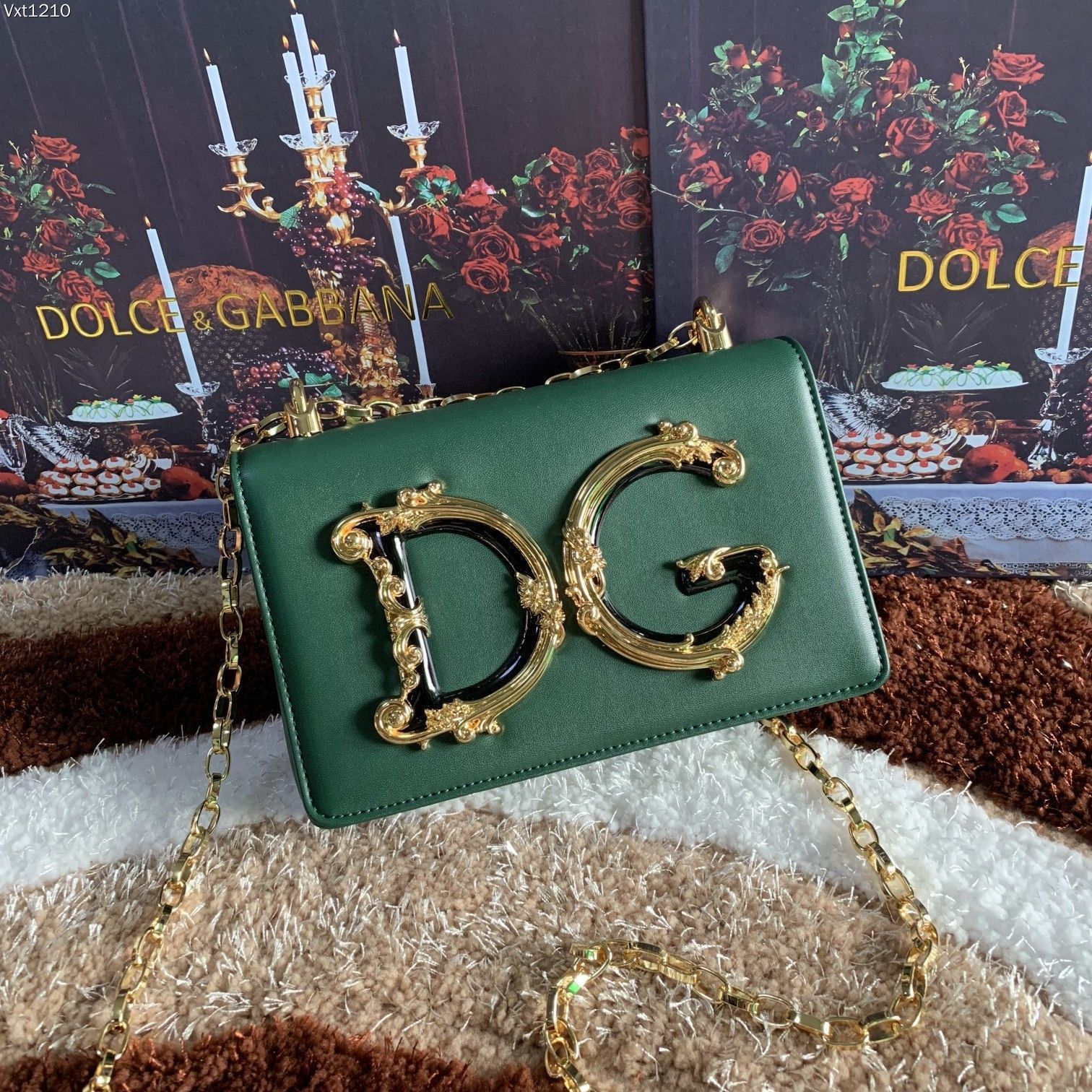 Dolce&Gabbana杜嘉班纳顶级原单细腻手工制造系列斜挎包采用进口原材料正面点缀树脂底镀真金DG徽