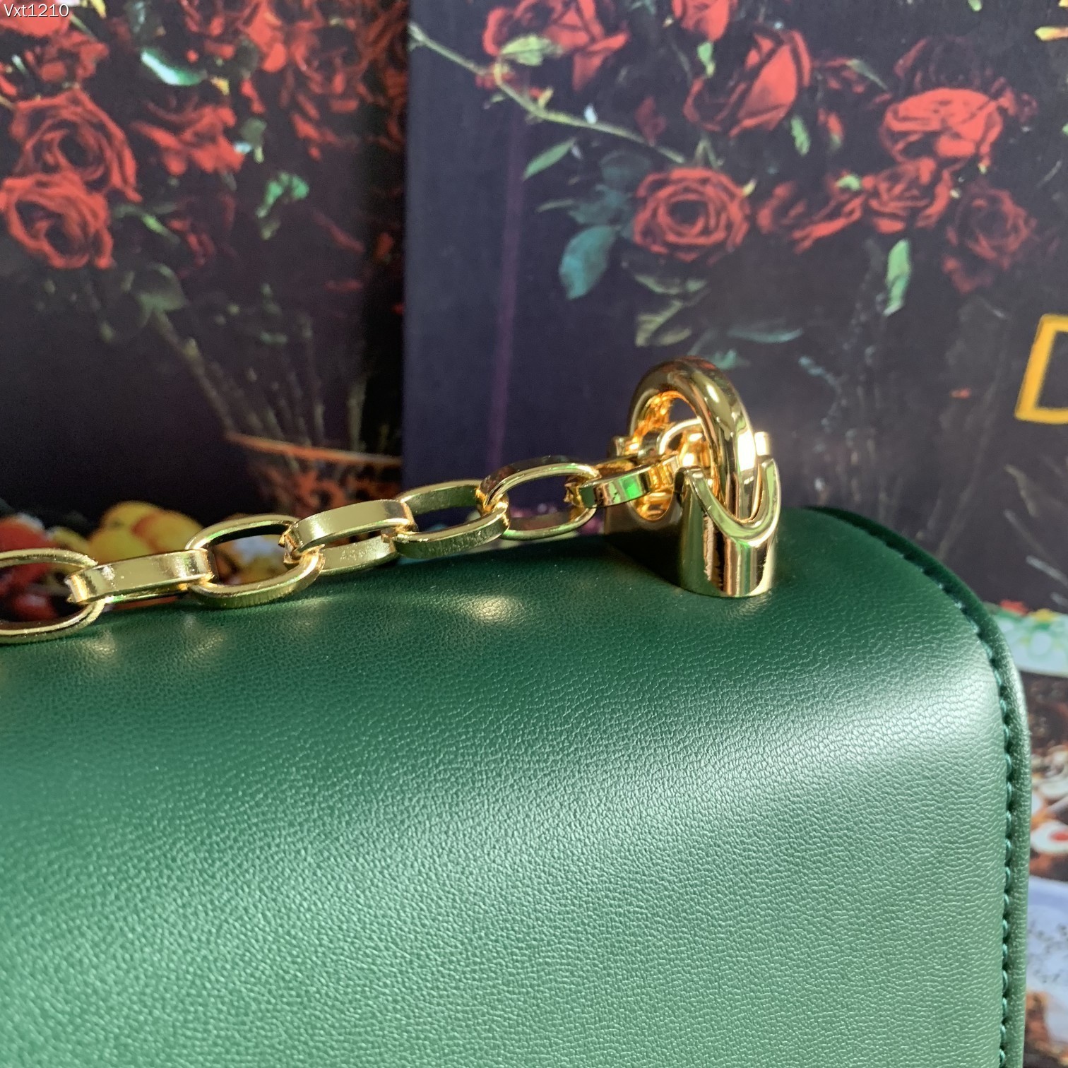 Dolce&Gabbana杜嘉班纳顶级原单细腻手工制造系列斜挎包采用进口原材料正面点缀树脂底镀真金DG徽