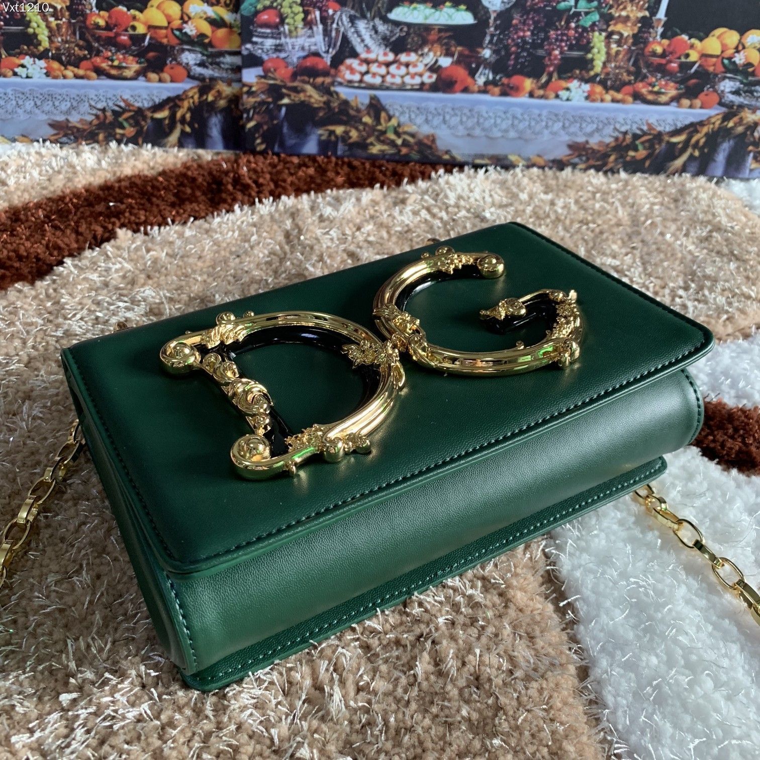 Dolce&Gabbana杜嘉班纳顶级原单细腻手工制造系列斜挎包采用进口原材料正面点缀树脂底镀真金DG徽