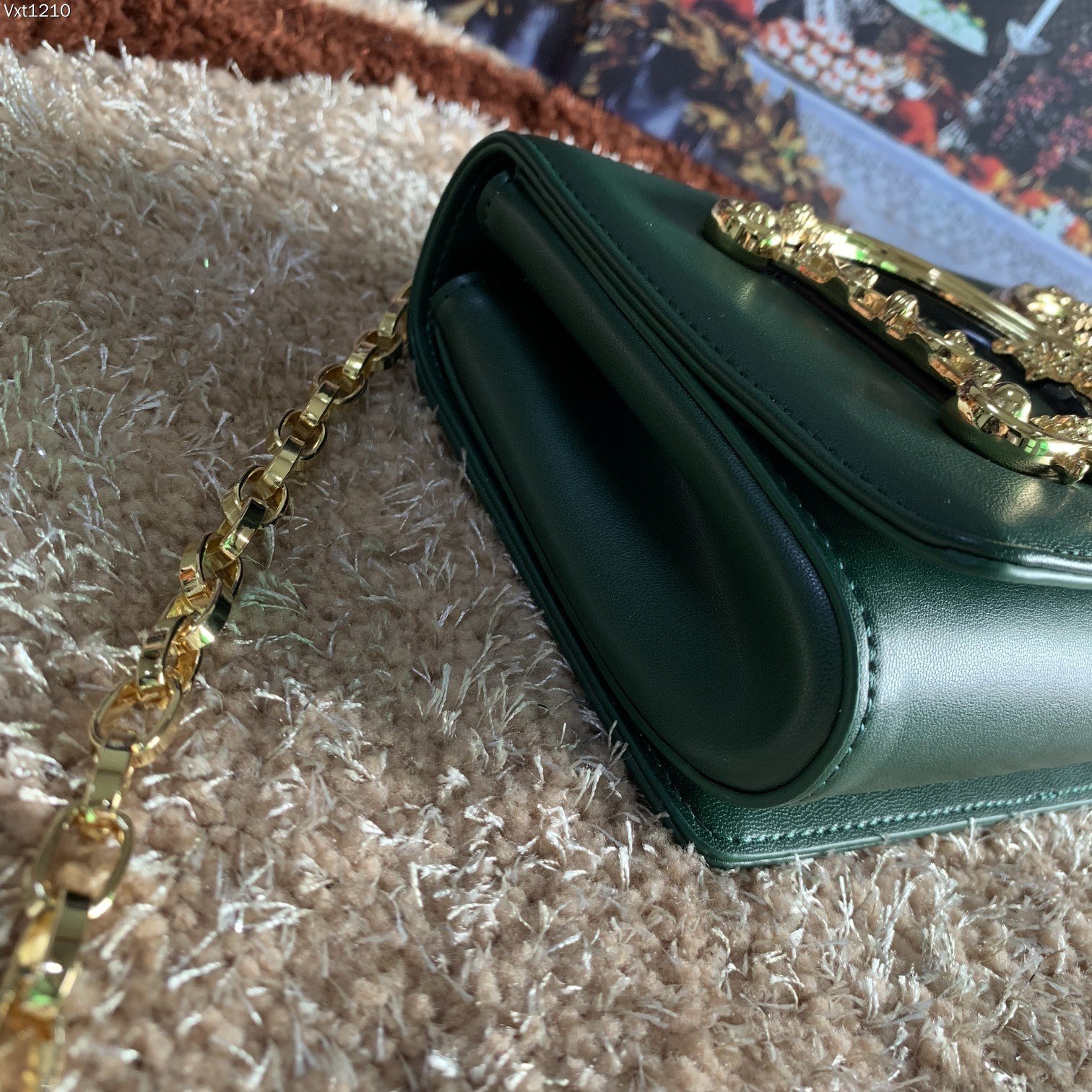 Dolce&Gabbana杜嘉班纳顶级原单细腻手工制造系列斜挎包采用进口原材料正面点缀树脂底镀真金DG徽