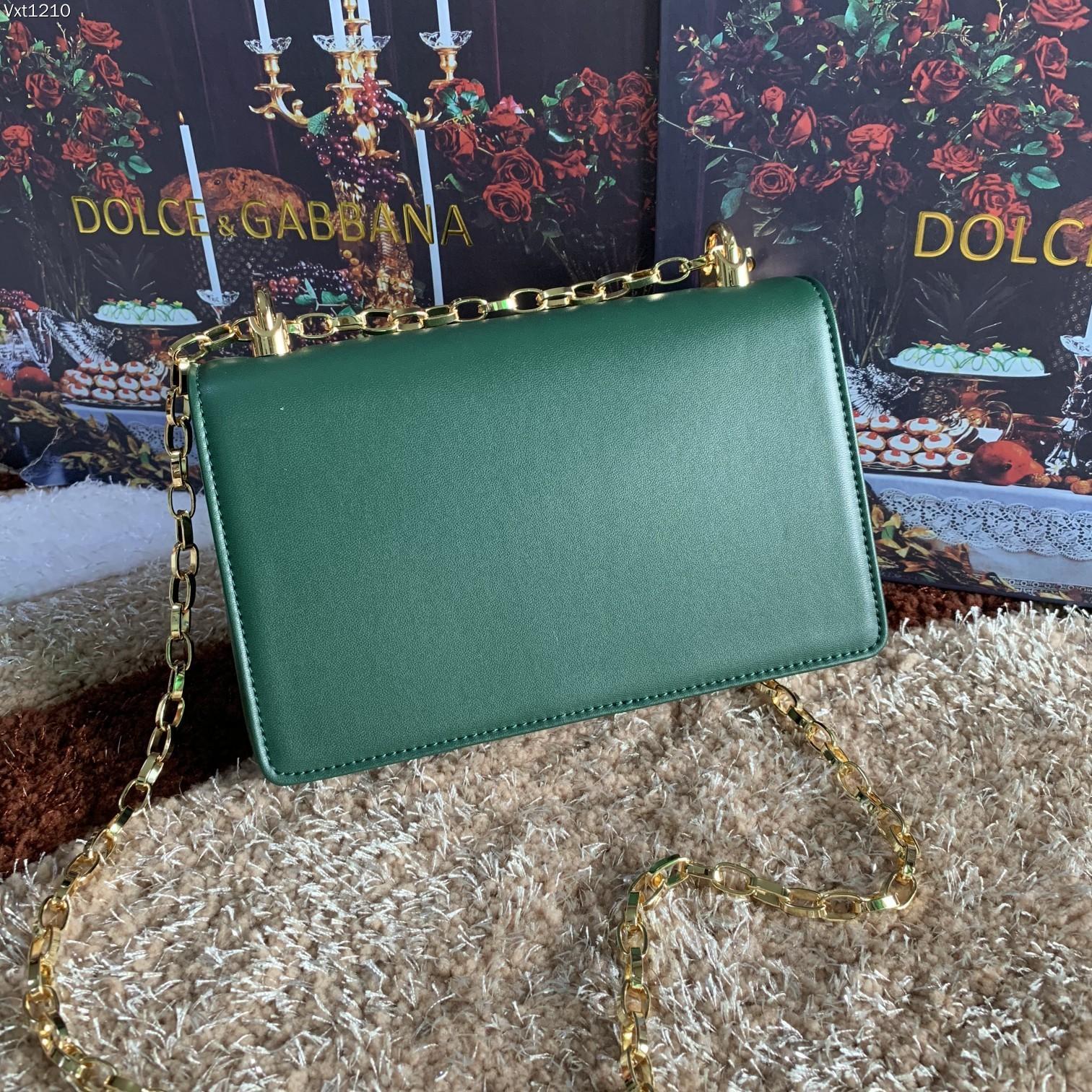 Dolce&Gabbana杜嘉班纳顶级原单细腻手工制造系列斜挎包采用进口原材料正面点缀树脂底镀真金DG徽