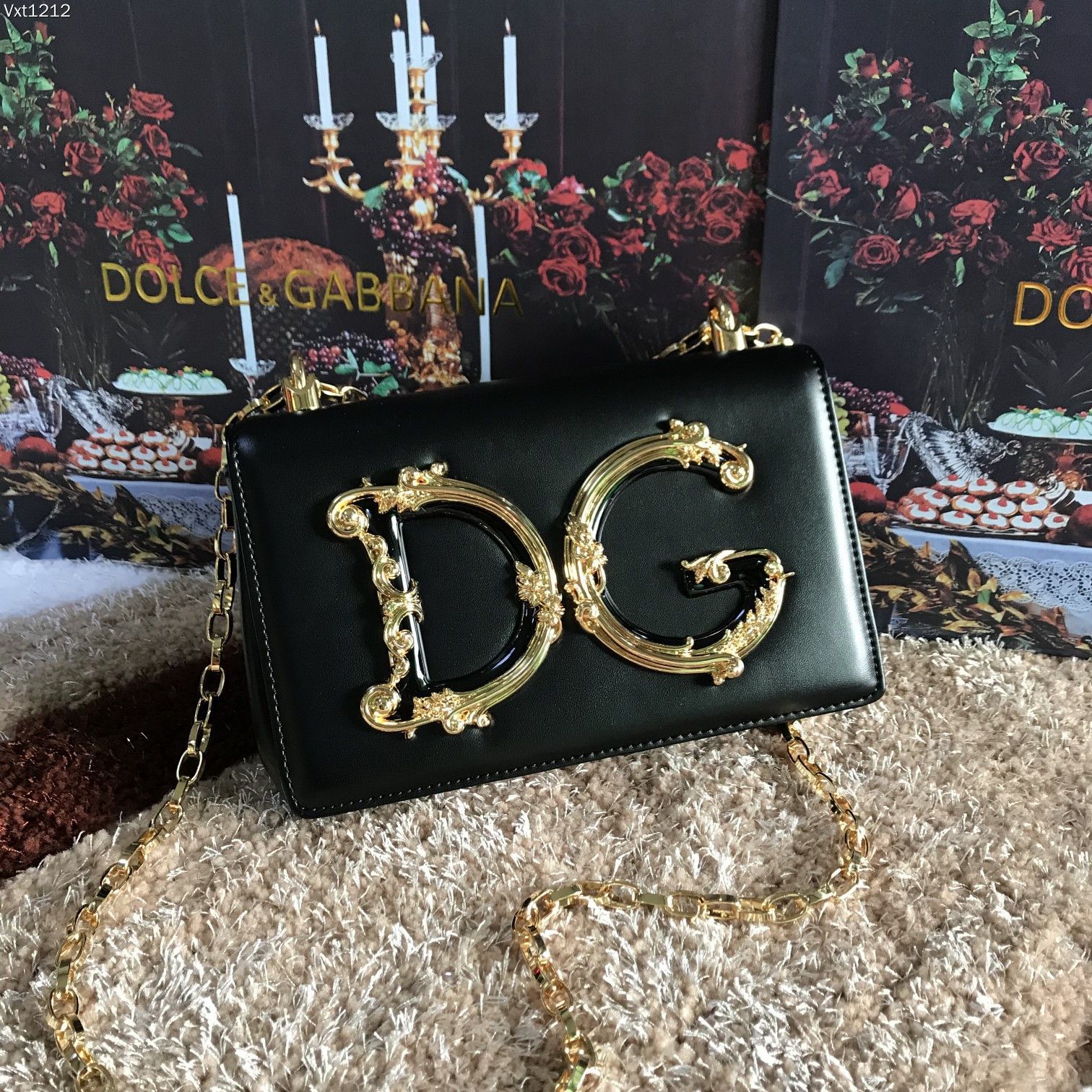 Dolce&Gabbana杜嘉班纳顶级原单细腻手工制造系列斜挎包采用进口原材料正面点缀树脂底镀真金DG徽