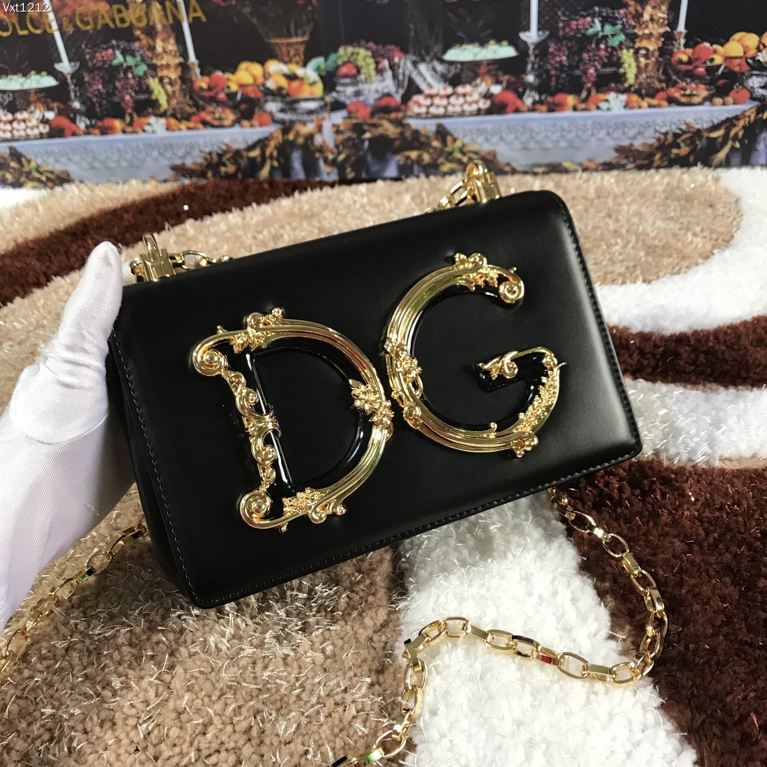 Dolce&Gabbana杜嘉班纳顶级原单细腻手工制造系列斜挎包采用进口原材料正面点缀树脂底镀真金DG徽