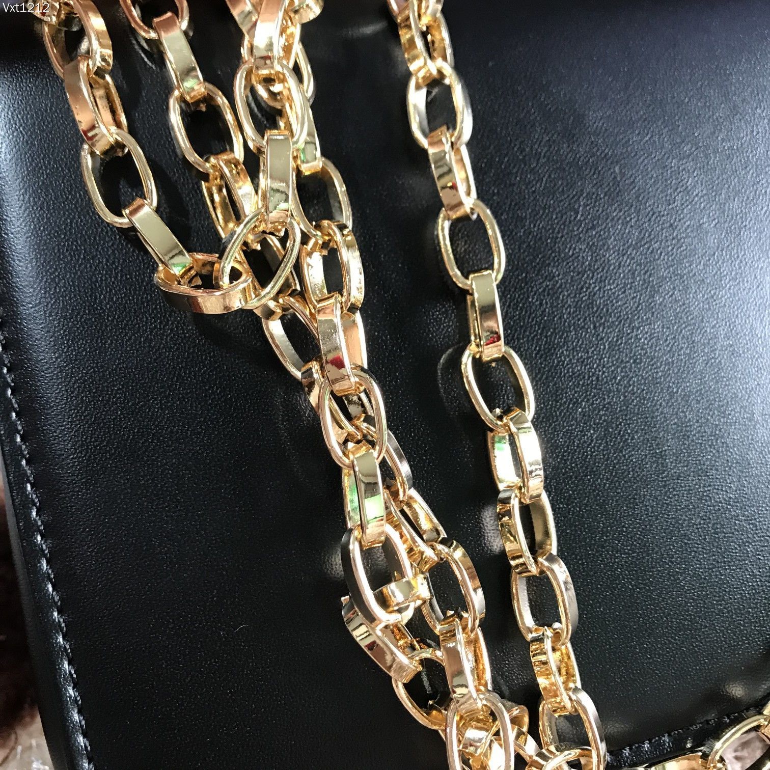 Dolce&Gabbana杜嘉班纳顶级原单细腻手工制造系列斜挎包采用进口原材料正面点缀树脂底镀真金DG徽